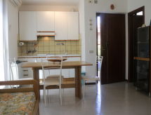 Knus appartement voor 4 bij Lazise met tuin, zwembad en uitzicht op het Gardameer - thumbnail 5