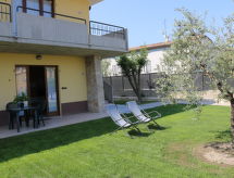 Knus appartement voor 4 bij Lazise met zwembad, op 1 km van het Gardameer - thumbnail 2