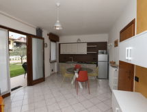 Knus appartement voor 4 bij Lazise met zwembad, op 1 km van het Gardameer - thumbnail 3