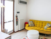 Knus appartement voor 3 bij Lazise met zwembad en tuin, 1,5 km van het Gardameer - thumbnail 4