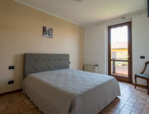 Rustiek appartement in Lazise, 350m van centrum en 1km van het Gardameer - thumbnail 5