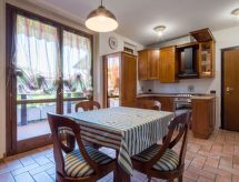 Rustiek appartement in Lazise, 350m van centrum en 1km van het Gardameer - thumbnail 4