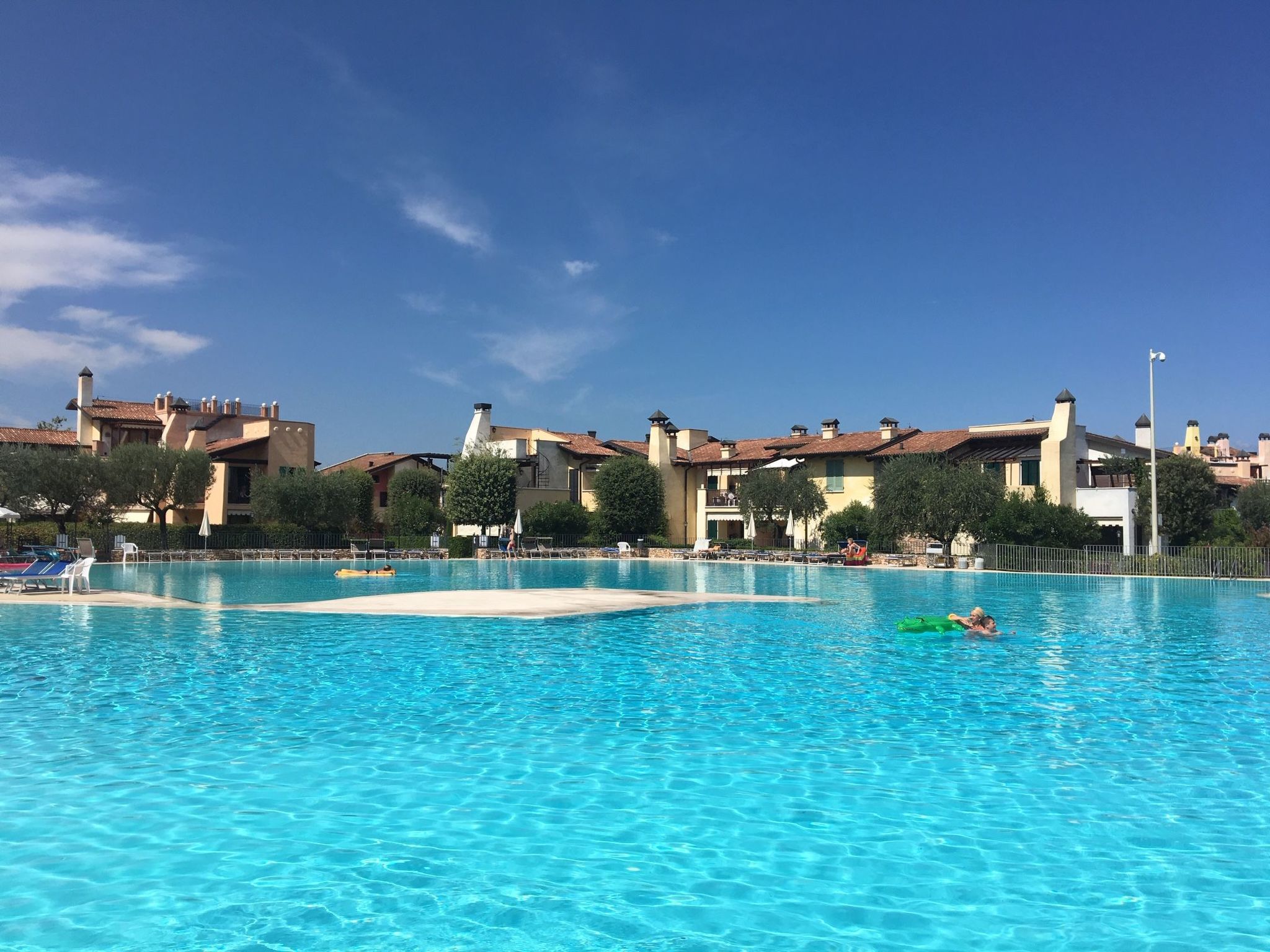 Wohnung im Resort mit großes Schwimmbad und Sportbereich-Image-tags.info