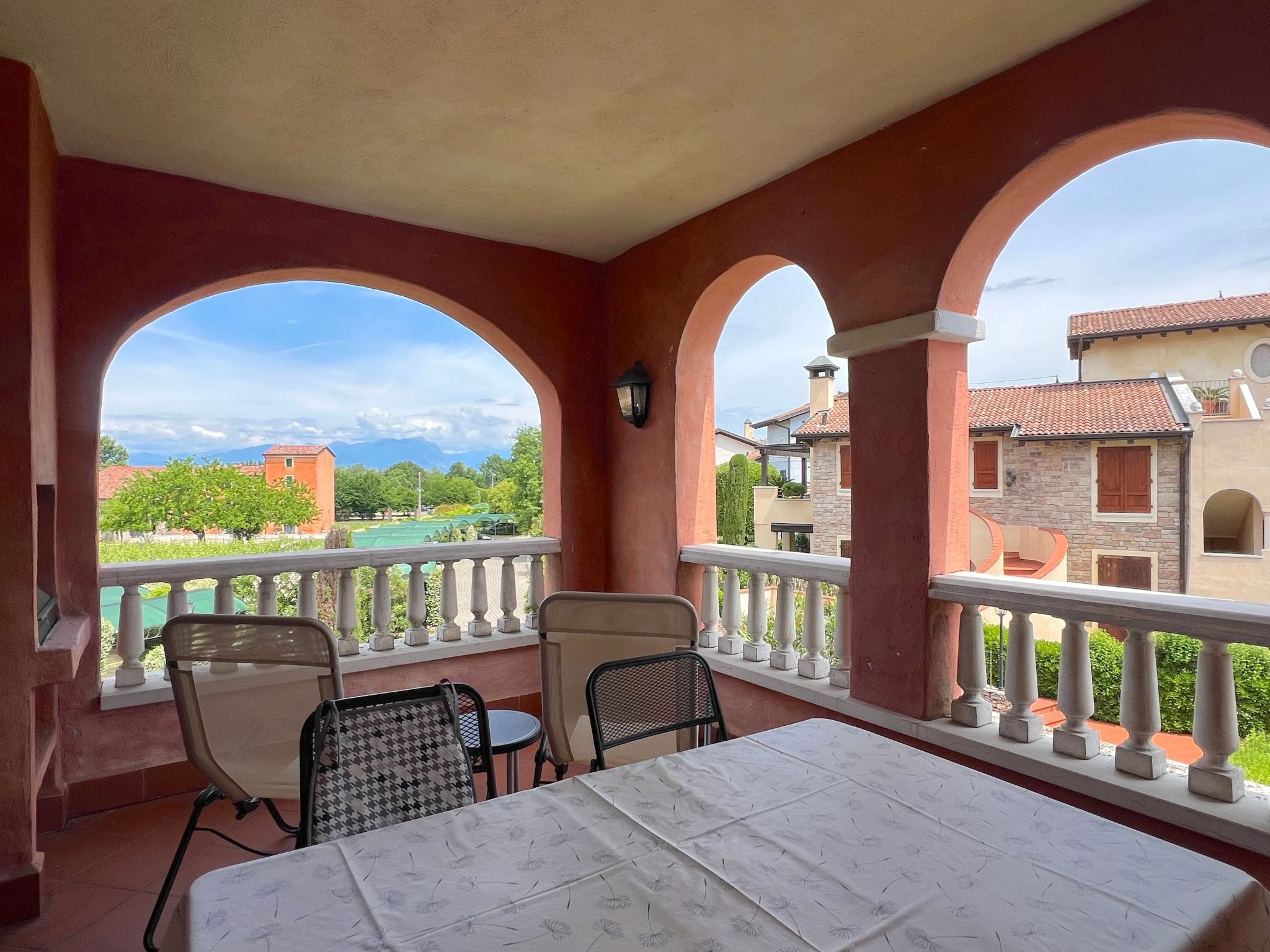 Wohnung im Resort mit großes Schwimmbad und Sportbereich-Draußen