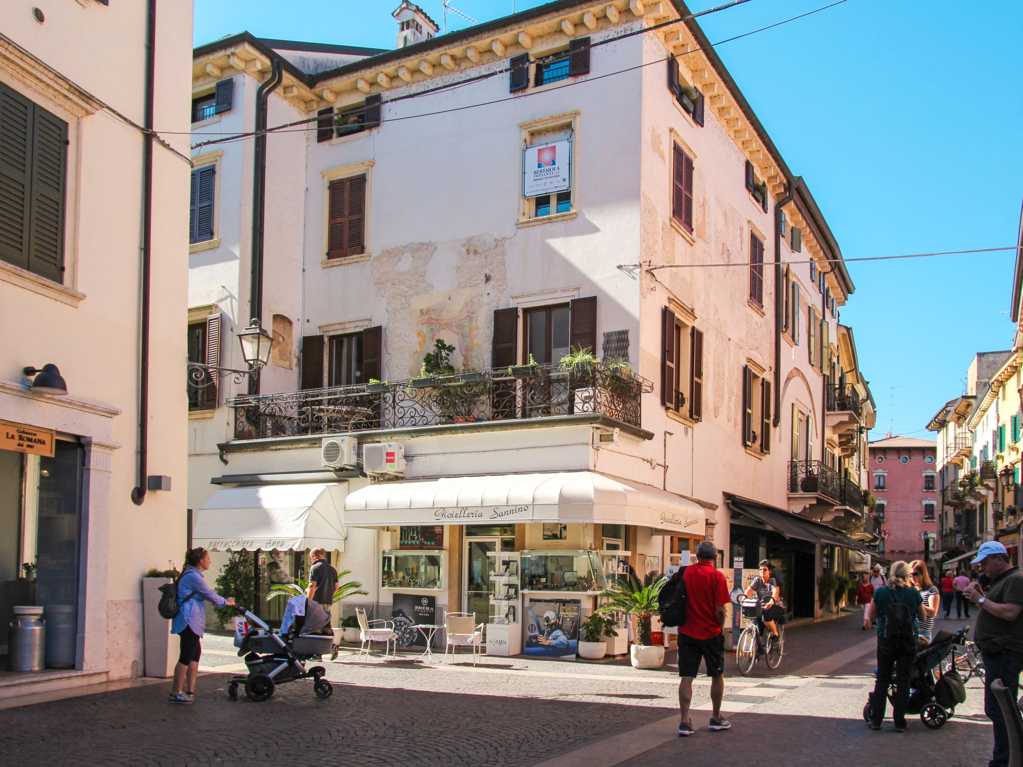 Wohnung im Resort mit großes Schwimmbad und Sportbereich-Umgebung