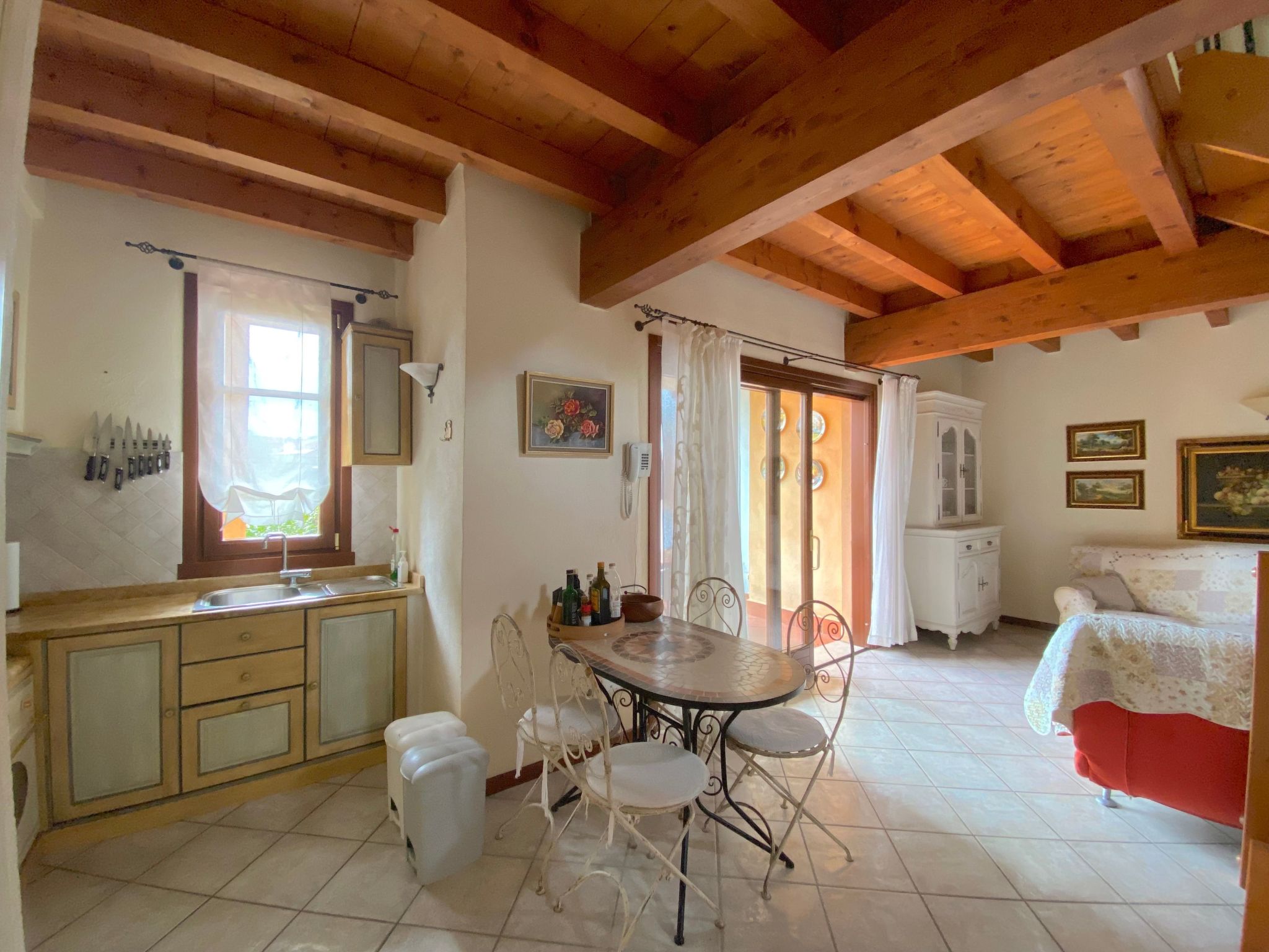 Wohnung mit Terrasse-Drinnen