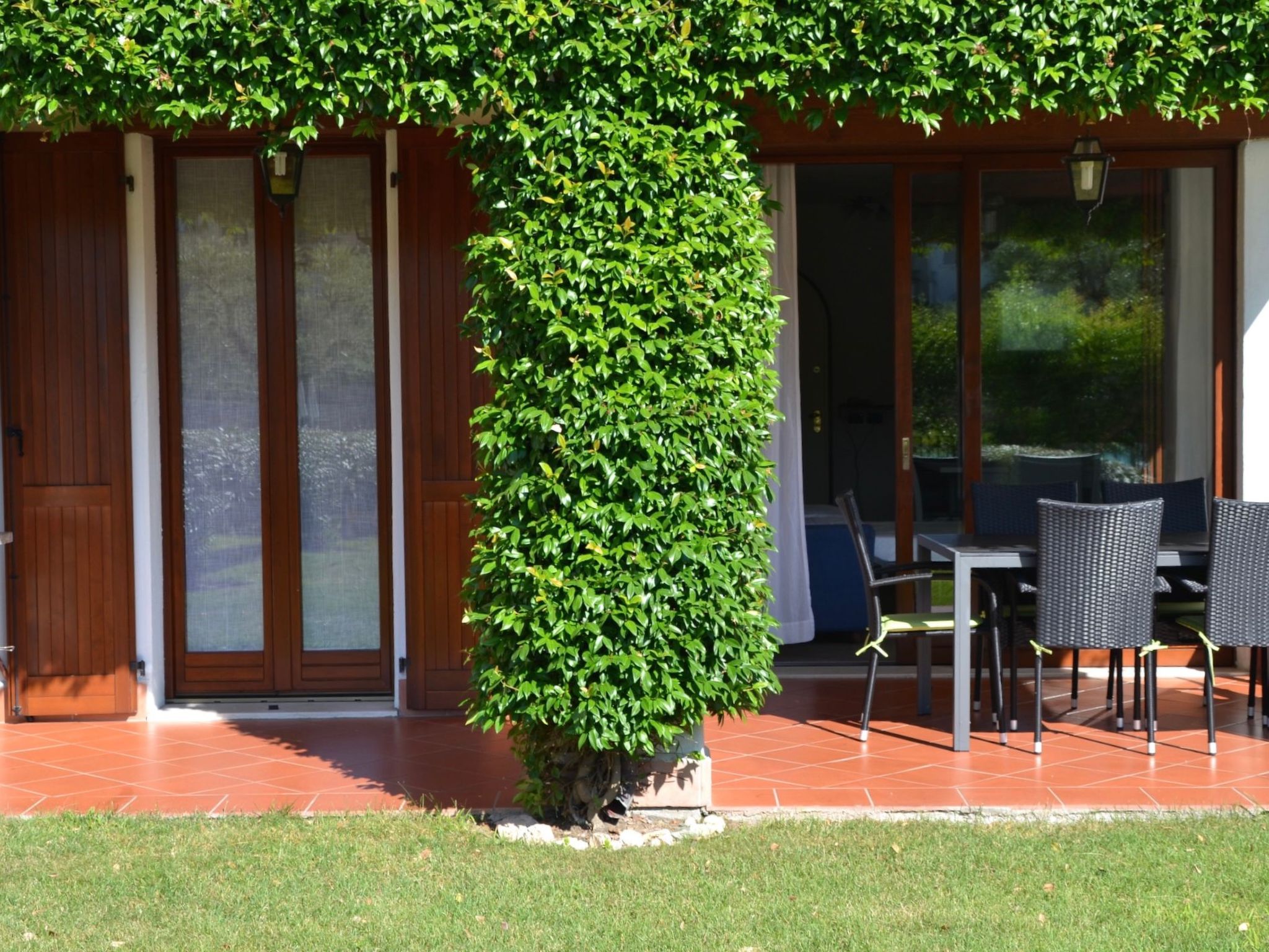 Wohnung mit Terrasse-Draußen