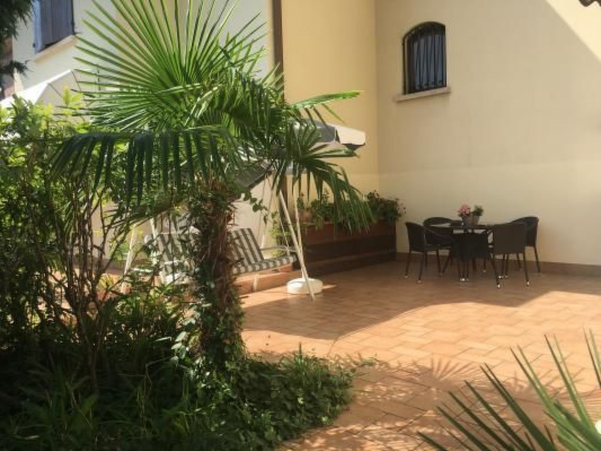 Gemütliche Drei-Zimmer-Wohnung mit Garten-Inside