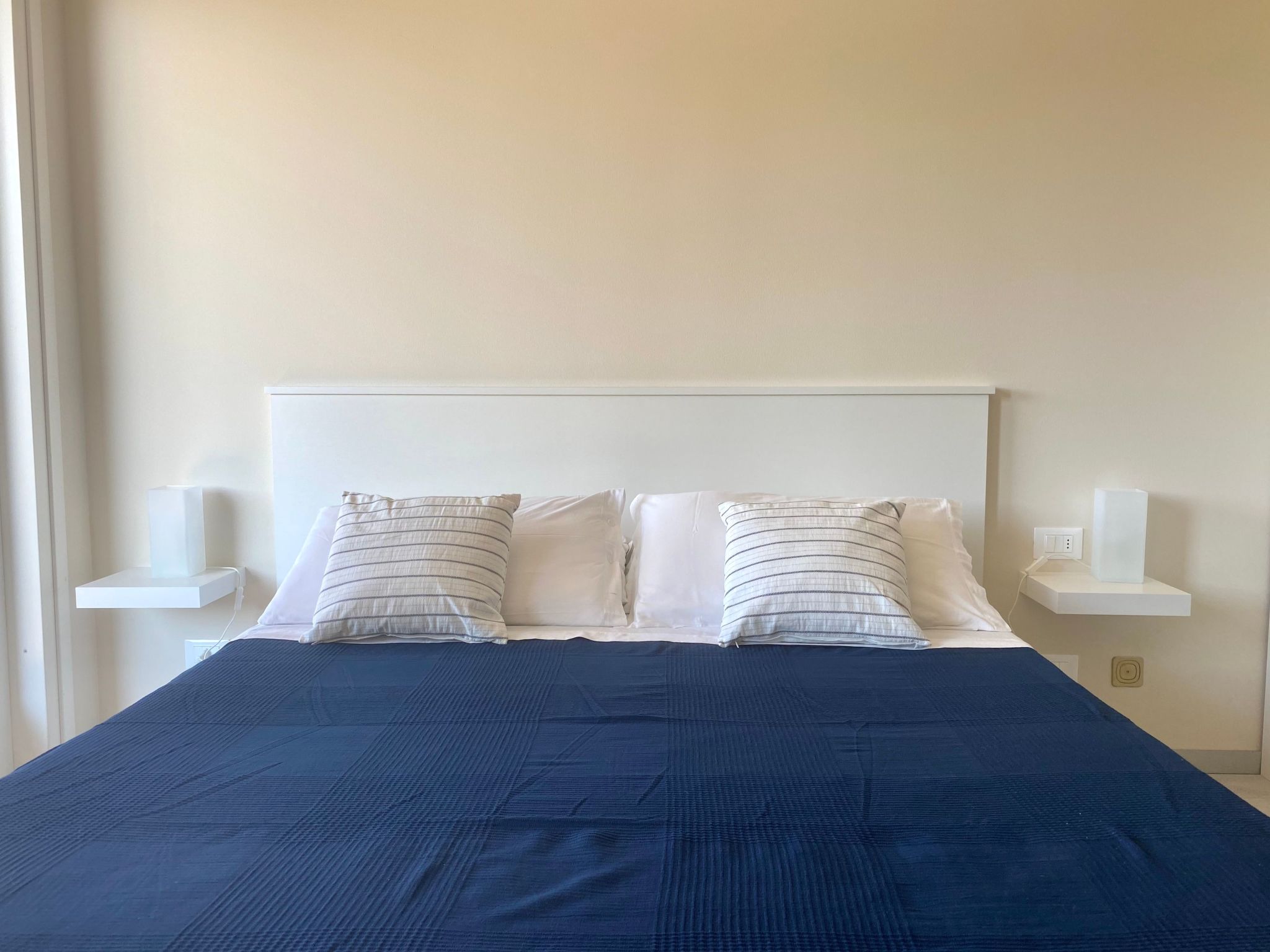 Schönes Studio-Apartment - Pool und Balkon-Inside