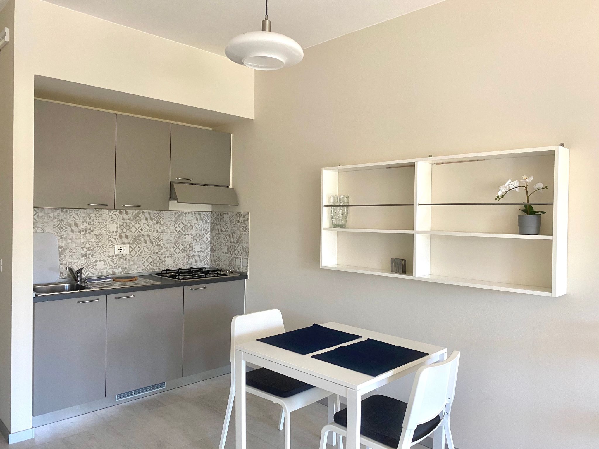 Schönes Studio-Apartment - Pool und Balkon-Inside