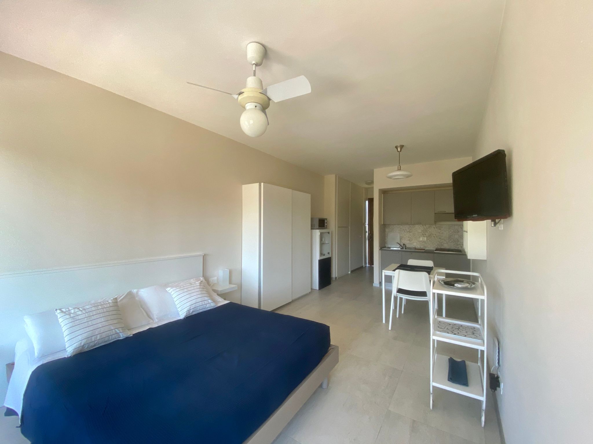 Schönes Studio-Apartment - Pool und Balkon-Inside