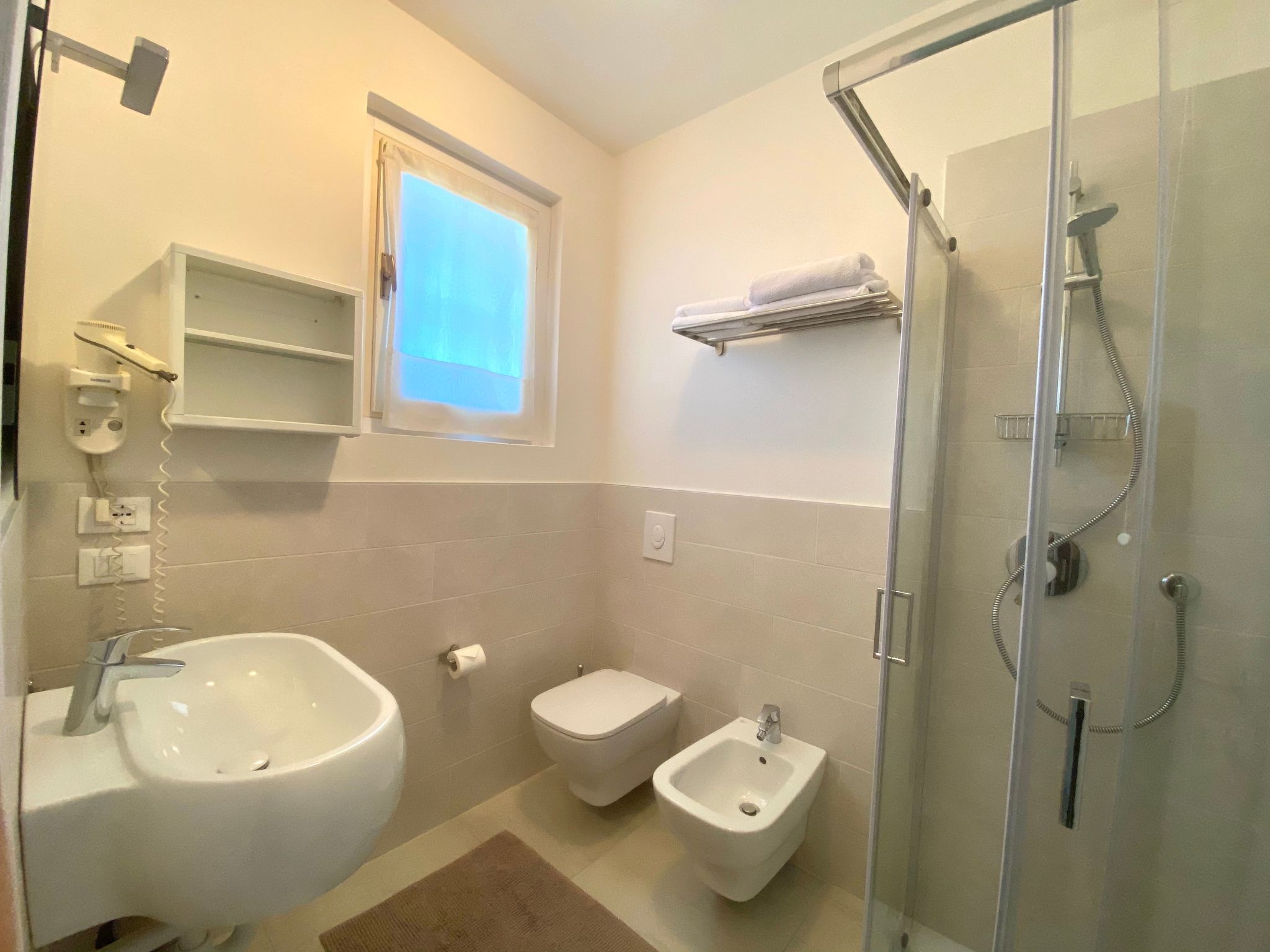 Schönes Studio-Apartment - Pool und Balkon-Inside