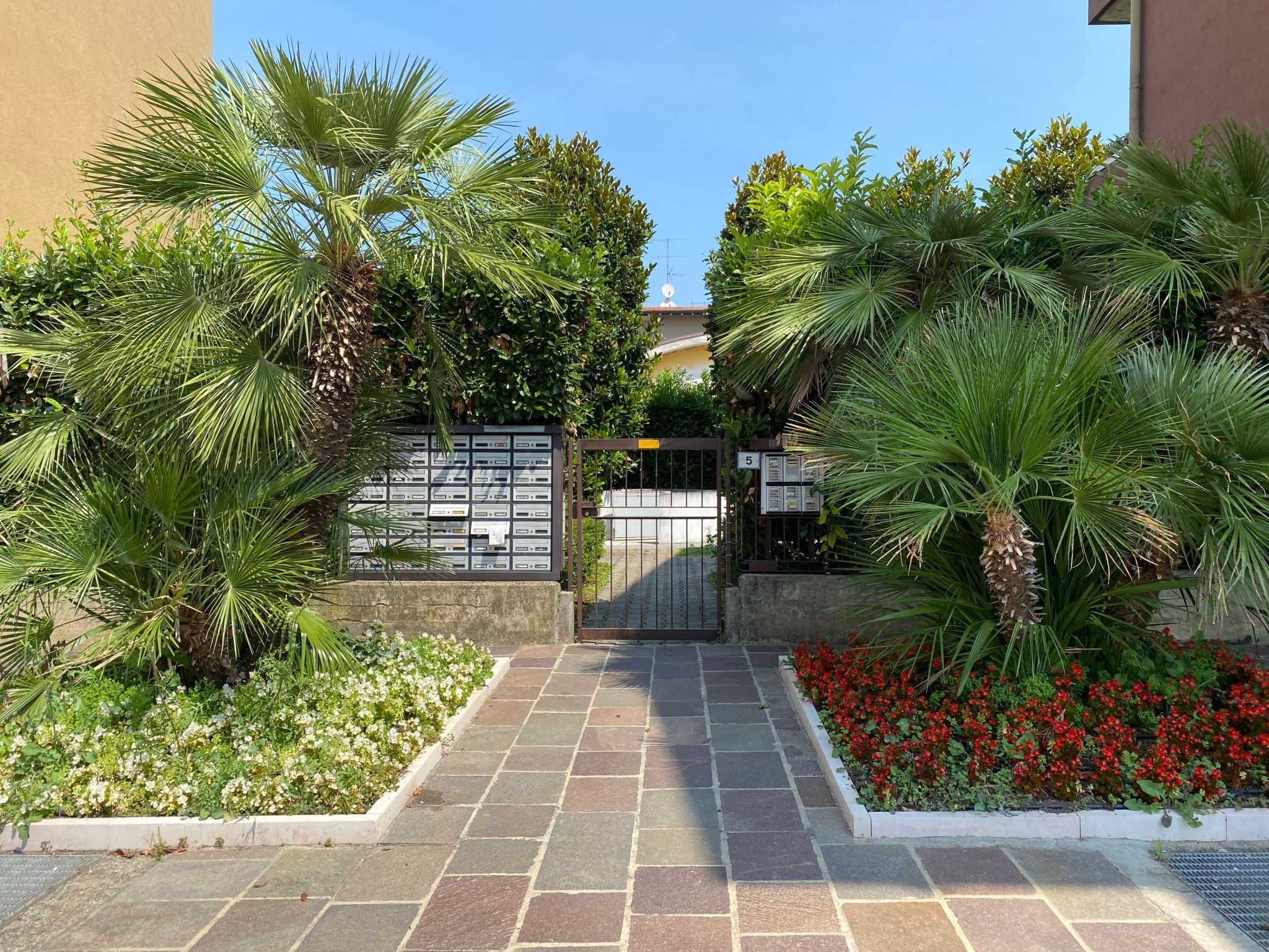 Schönes Studio-Apartment - Pool und Balkon-Inside