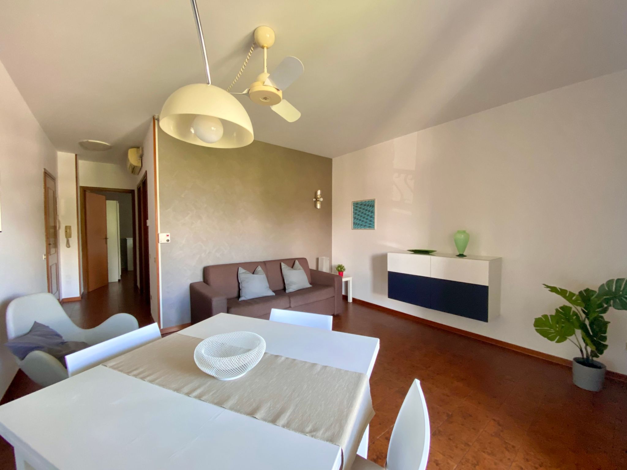 Gemütliche Zweizimmerwohnung mit Balkon-Inside