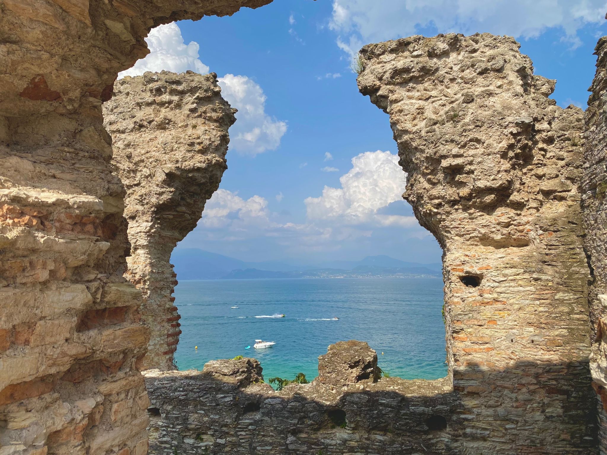 Gemütliche Zweizimmerwohnung mit Balkon-Inside
