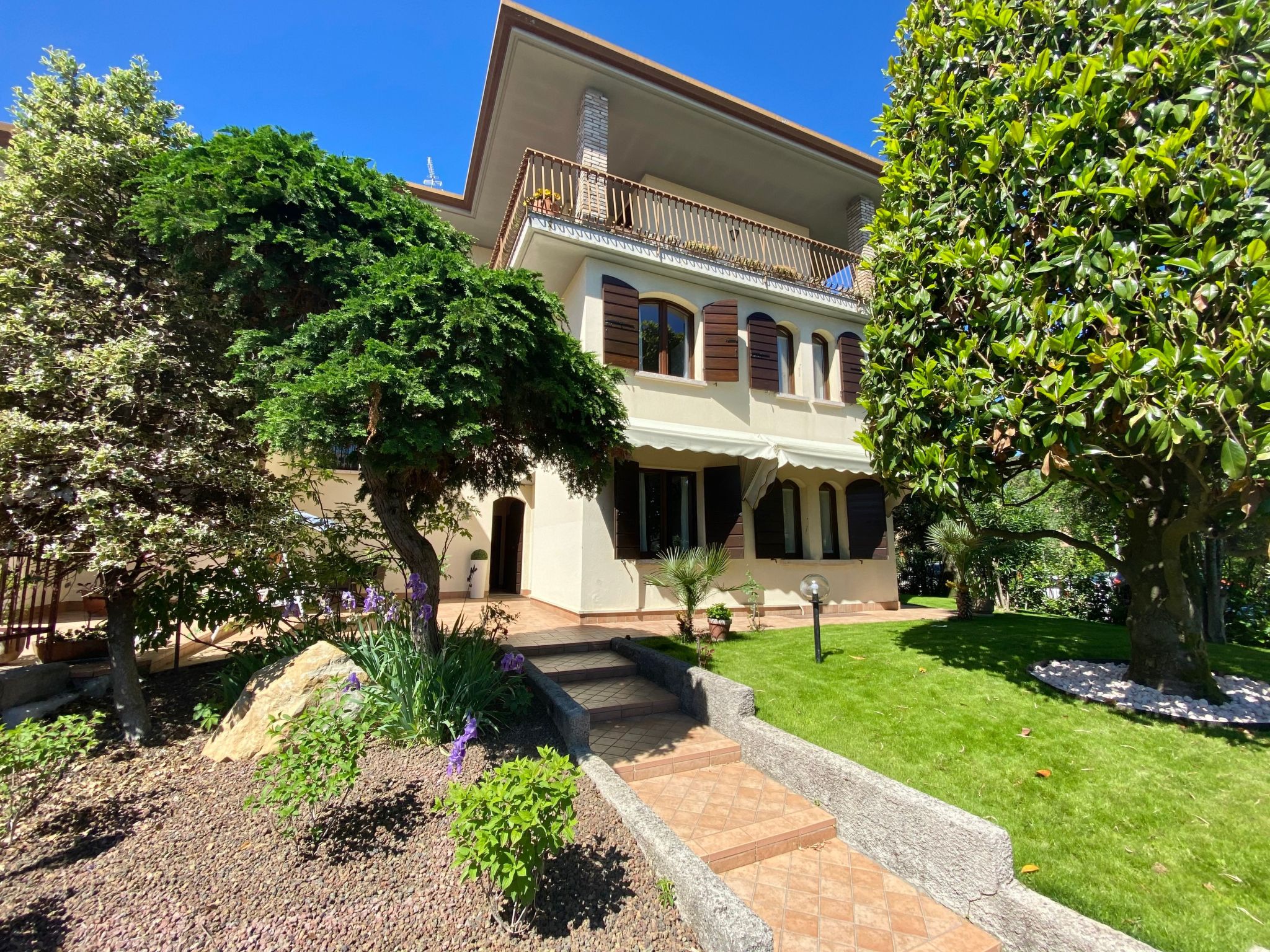 Gemütliche Dreizimmerwohnung mit Balkon-Inside