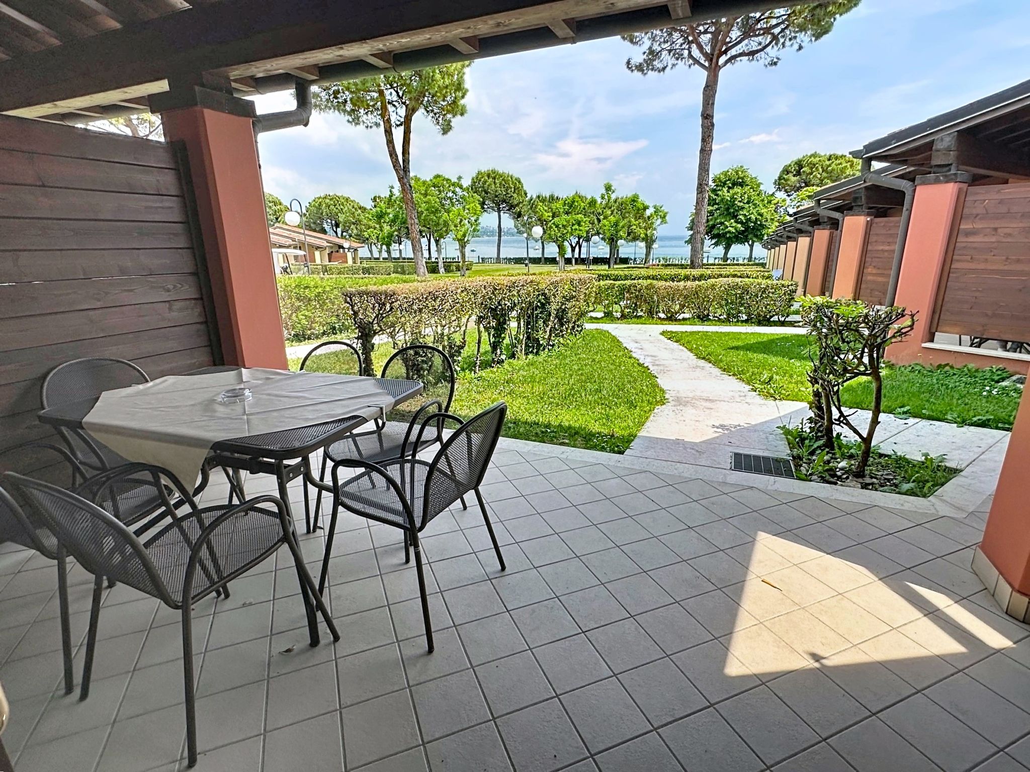 Front Lake Resort Le Corti del Lago - Buiten