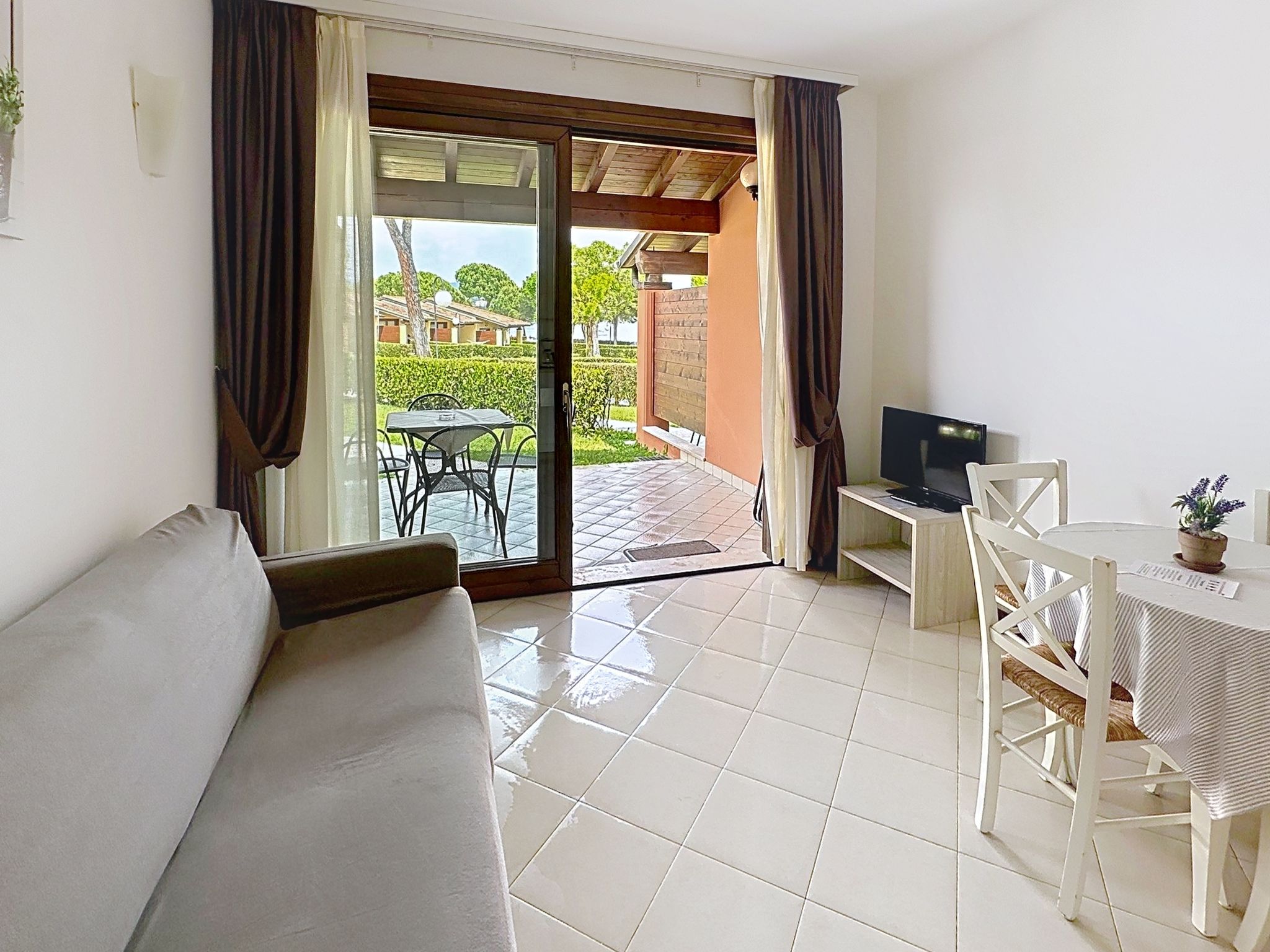 Front Lake Resort Le Corti del Lago
