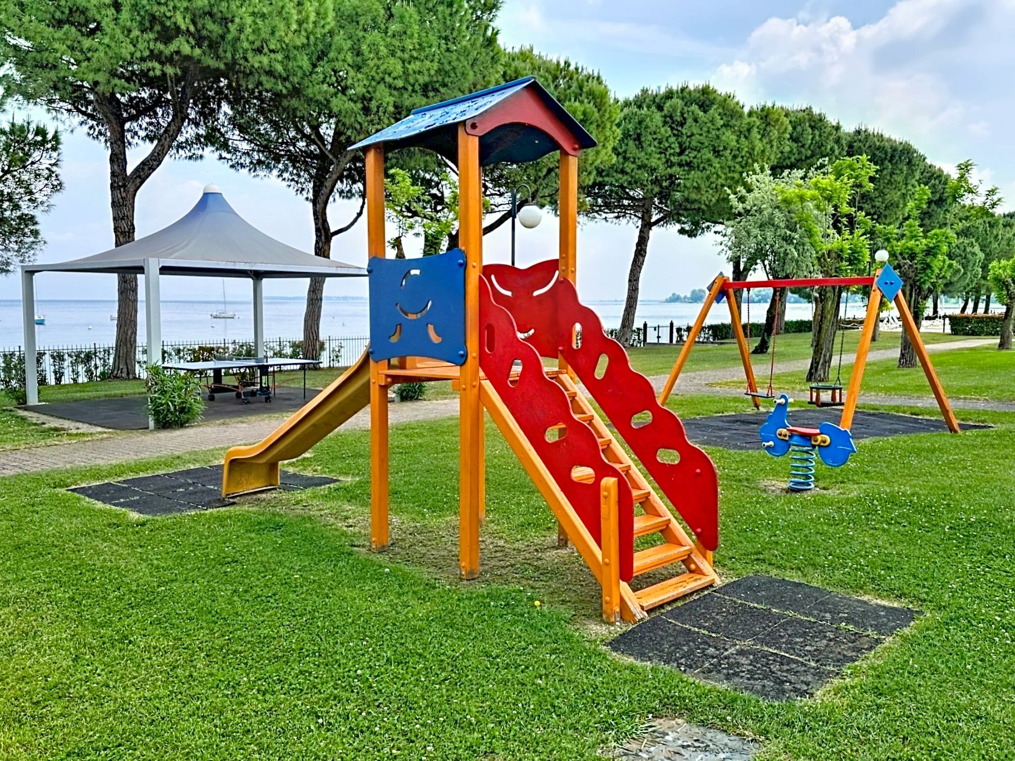 Front Lake Resort Le Corti del Lago - Buiten