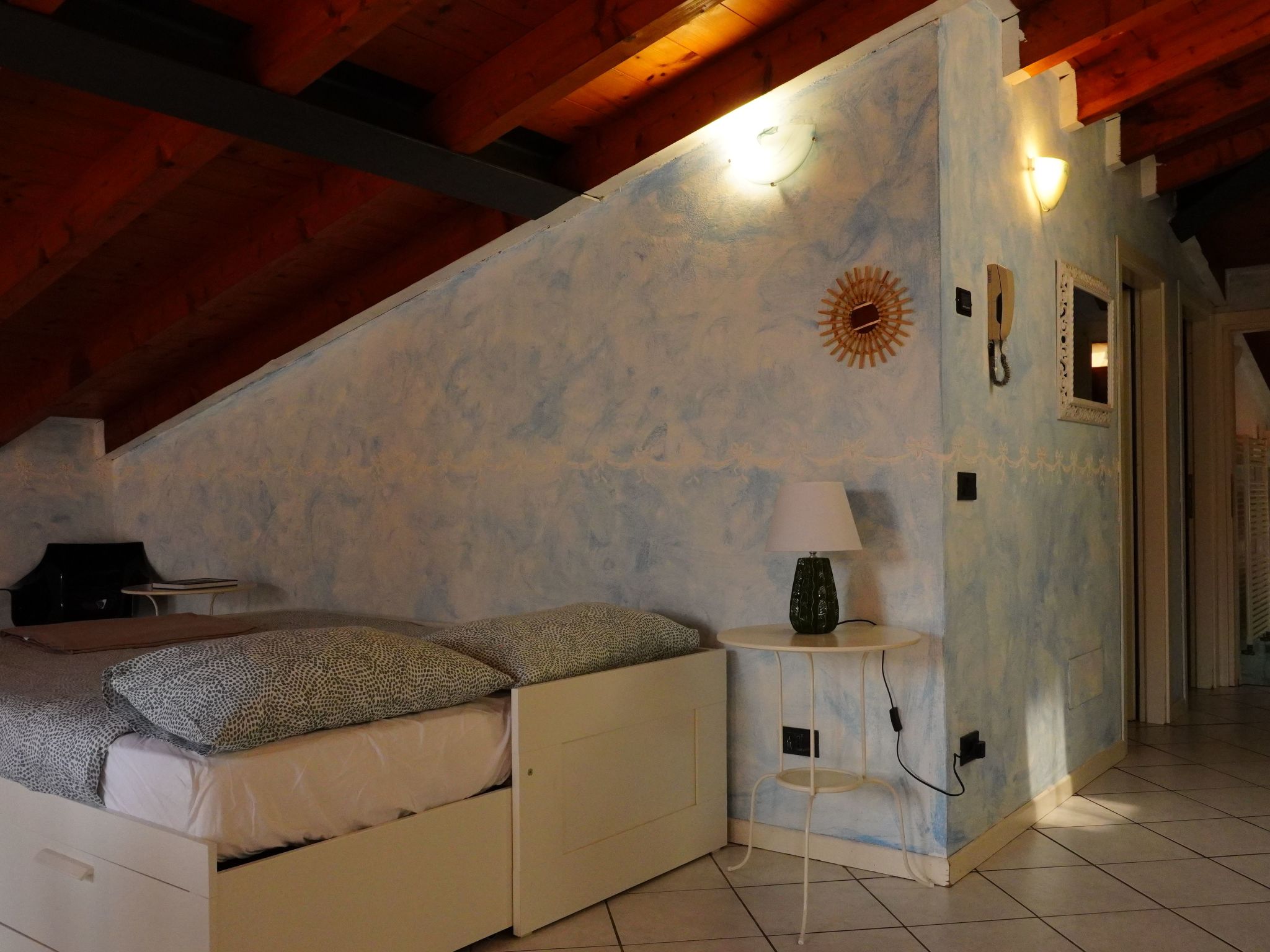 La Mansarda a Lago - Lina 3-Drinnen