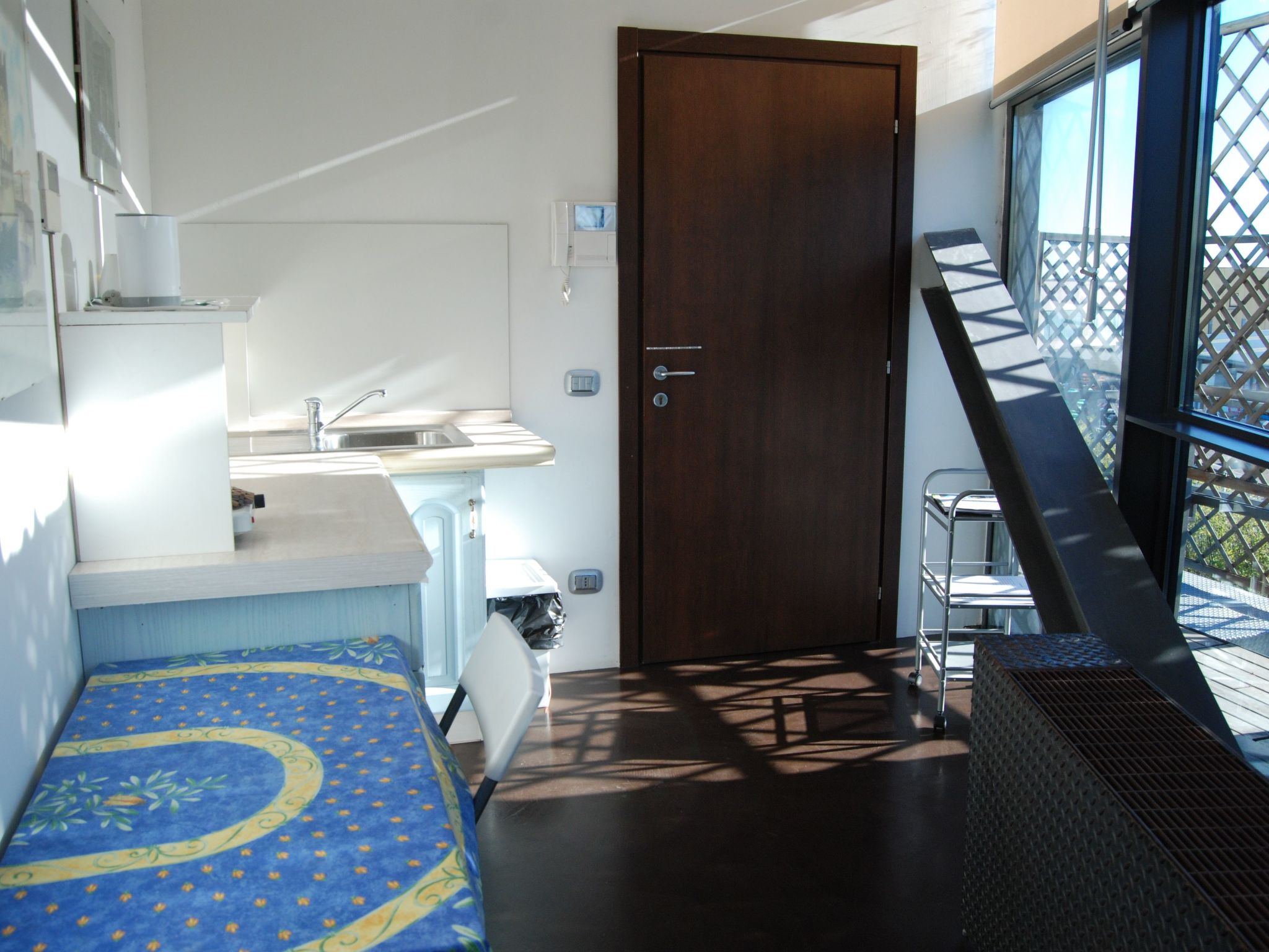 Rose 1 Studio mit Doppelbett-Drinnen