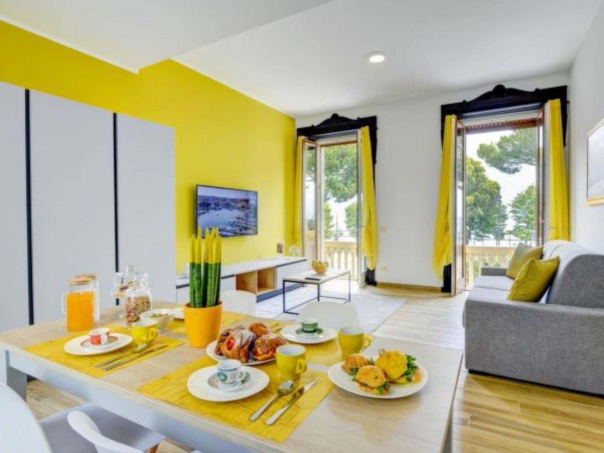 Desenzanoloft Palazzo Visconti-Collo Lungo Giallo - Image 3