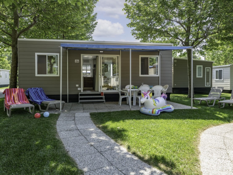 Aan het strand: Vrijstaand vakantiehuis Garda Family Plus in Desenzano in Desenzano