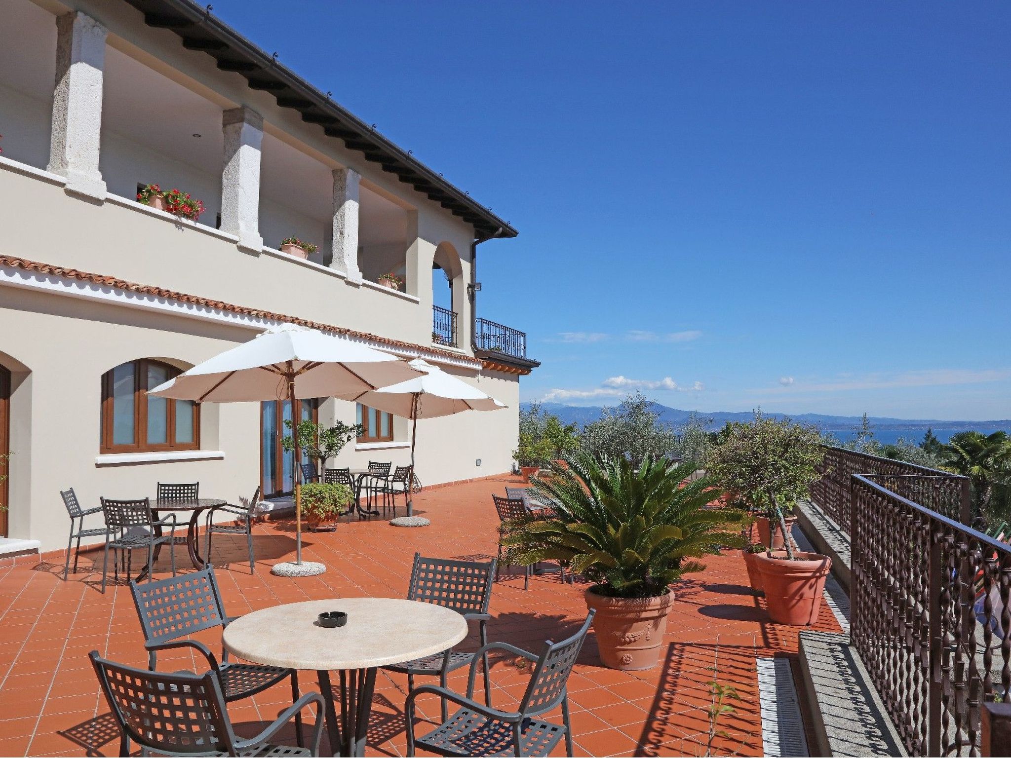 Helle Wohnung in den Hügeln des Gardasees