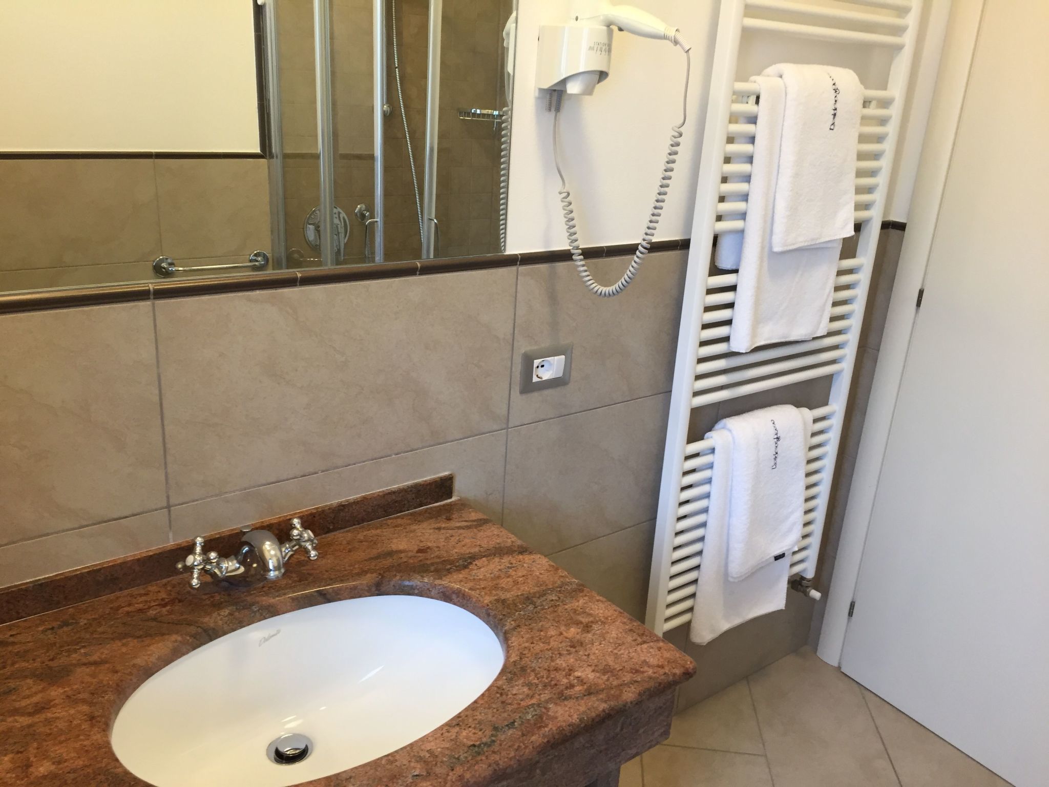 Helle Wohnung in den Hügeln des Gardasees-Drinnen