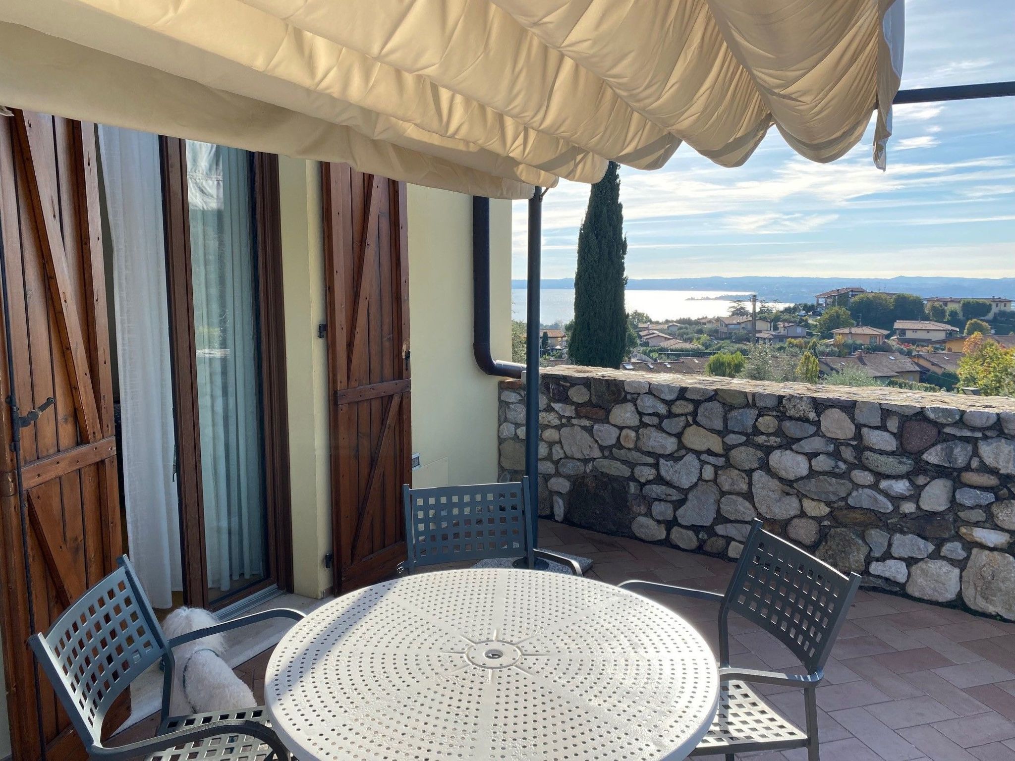 Photo of Helle Wohnung in den Hügeln des Gardasees