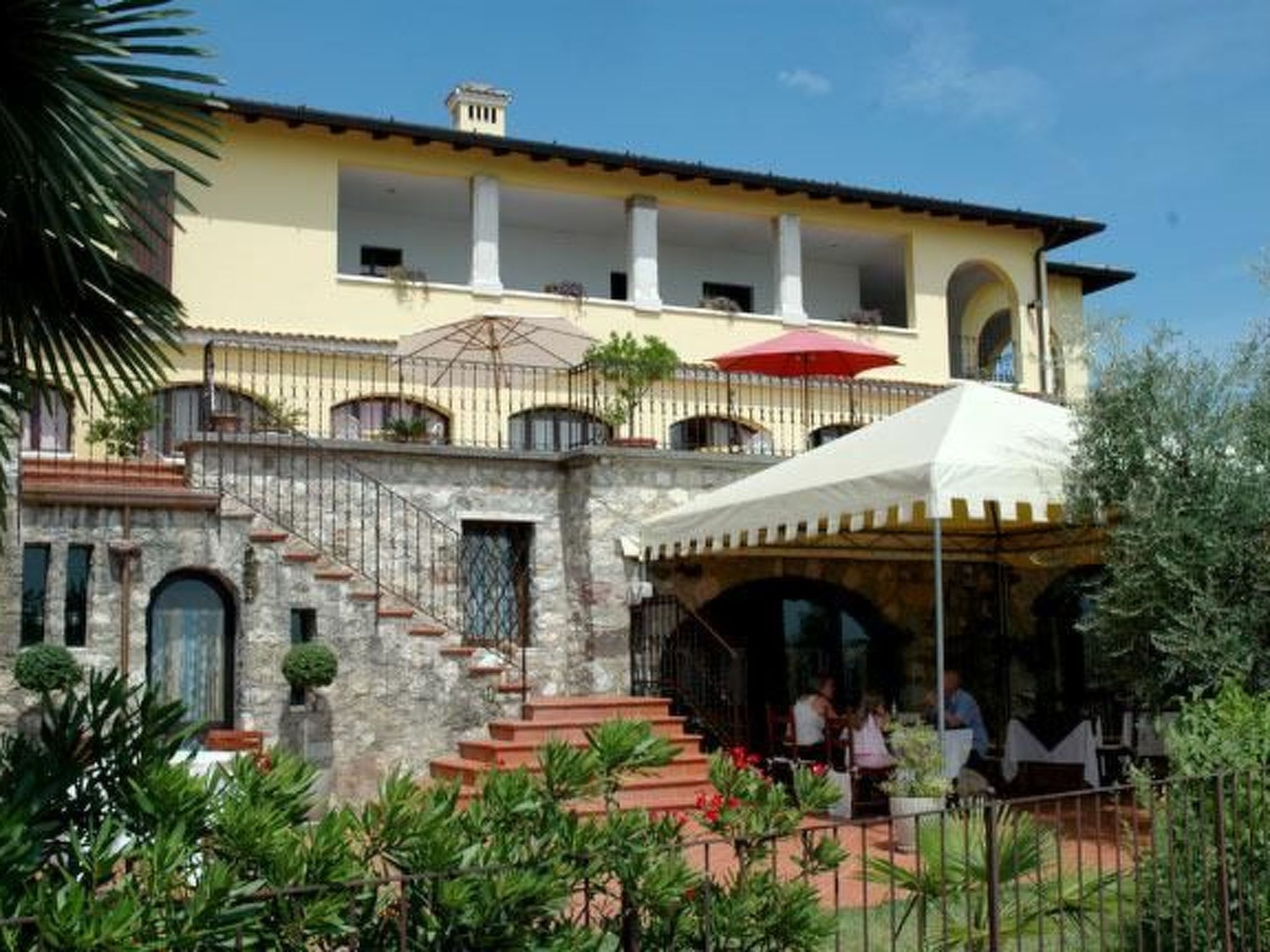 Photo of Helle Wohnung in den Hügeln des Gardasees