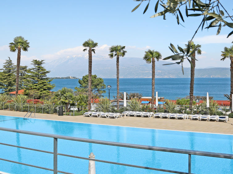 Vrijstaand vakantiehuis aan het strand in Manerba in Manerba del Garda