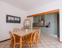 Kindvriendelijk appartement aan het Gardameer met zwembaden en strand - thumbnail 4