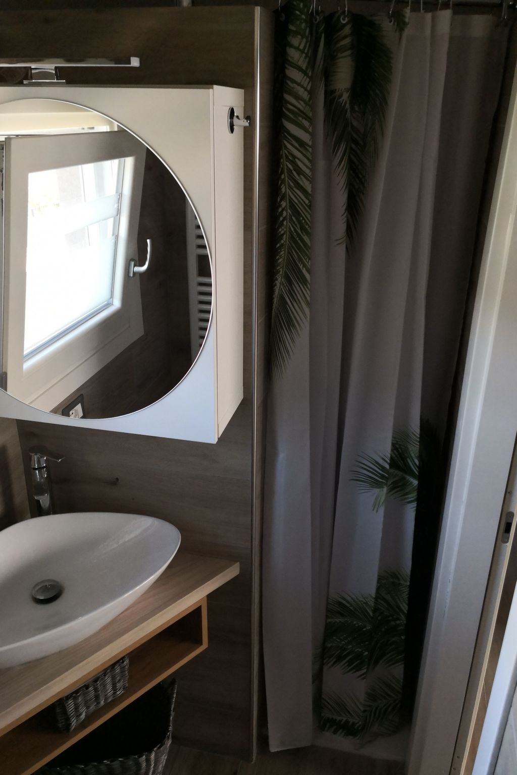 Freifläche mit direktem Zugang zum Strand-Drinnen