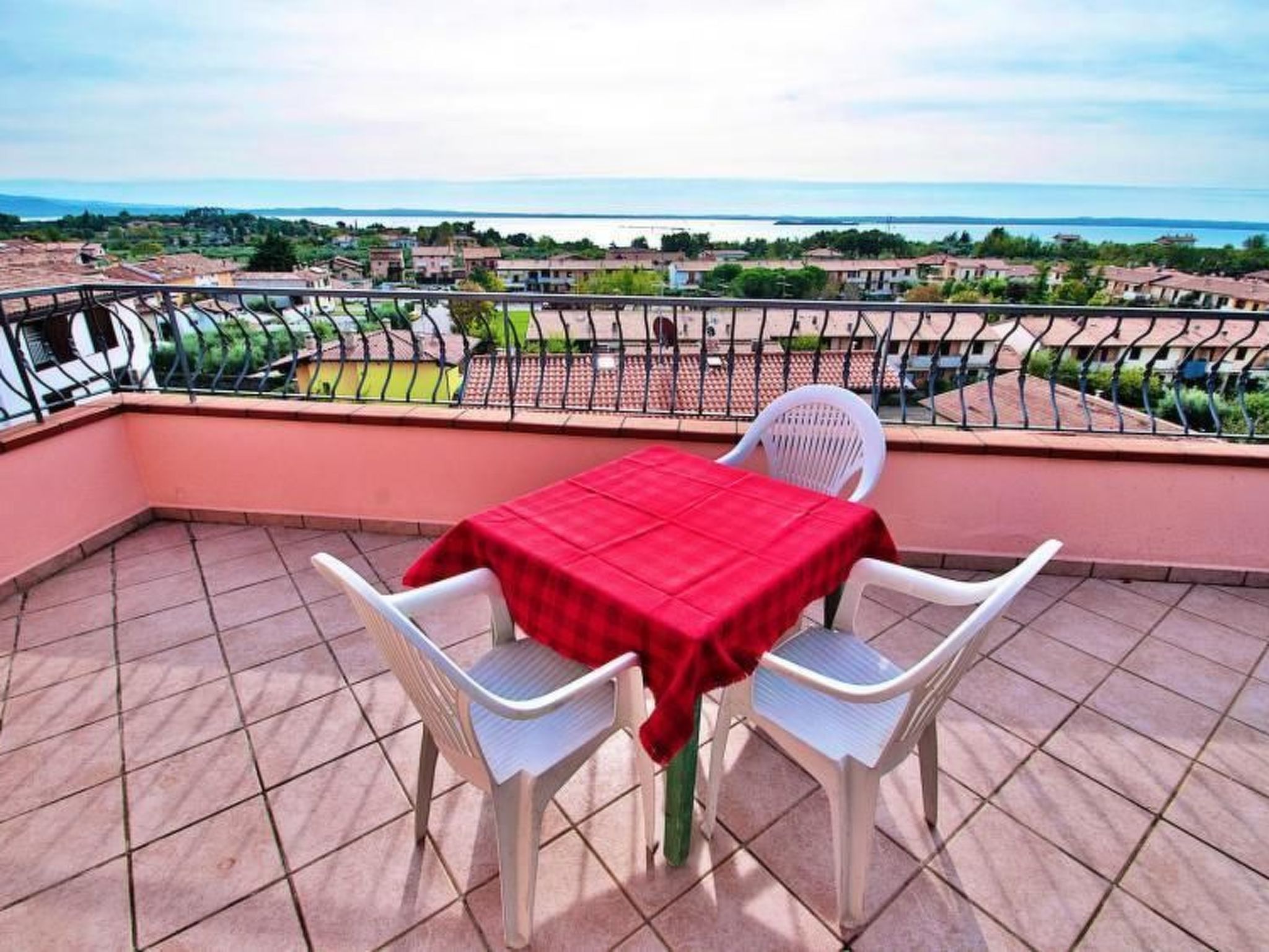 Wohnung in Solarolo mit privatem Parkplatz-Draußen