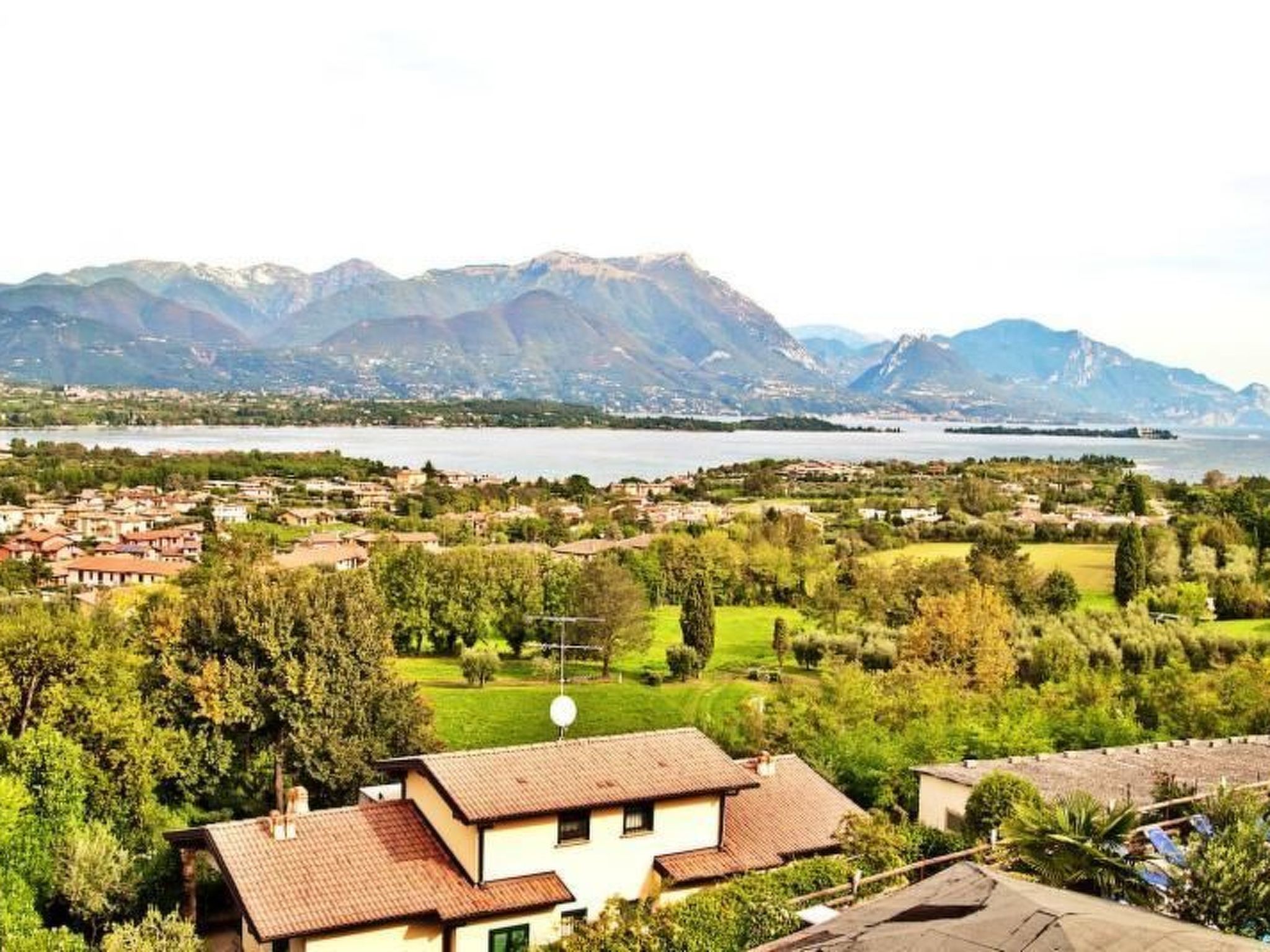 Angenehme Wohnung in Solarolo mit Parkplatz-Draußen