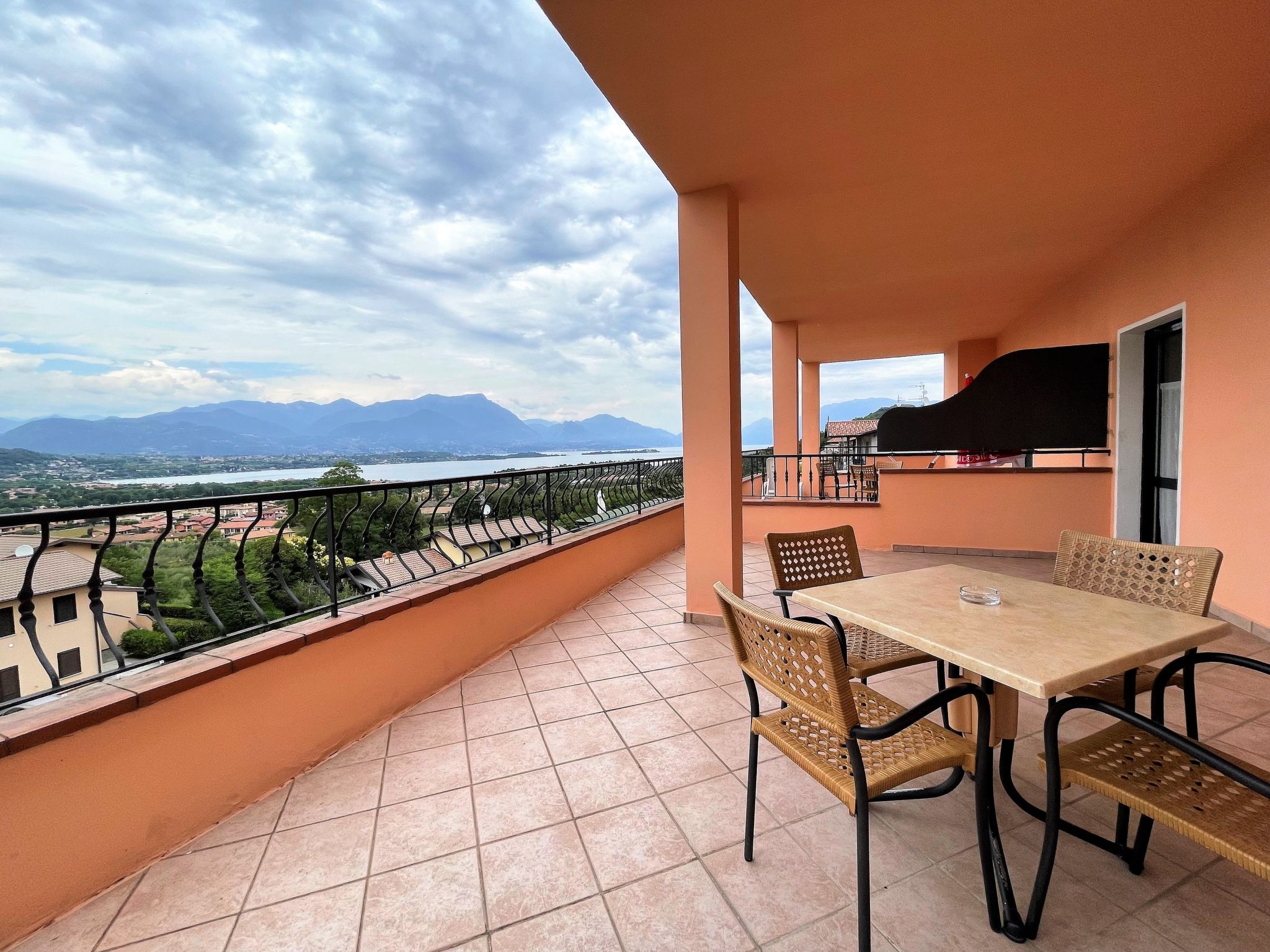 Wohnung in Solarolo mit privatem Parkplatz Apartment in Manerba