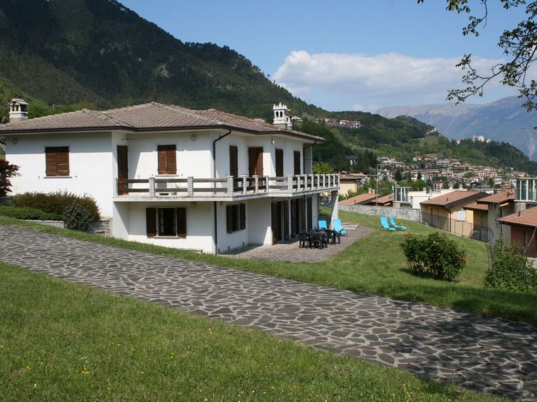 mit Wasserblick in Manerba del Garda