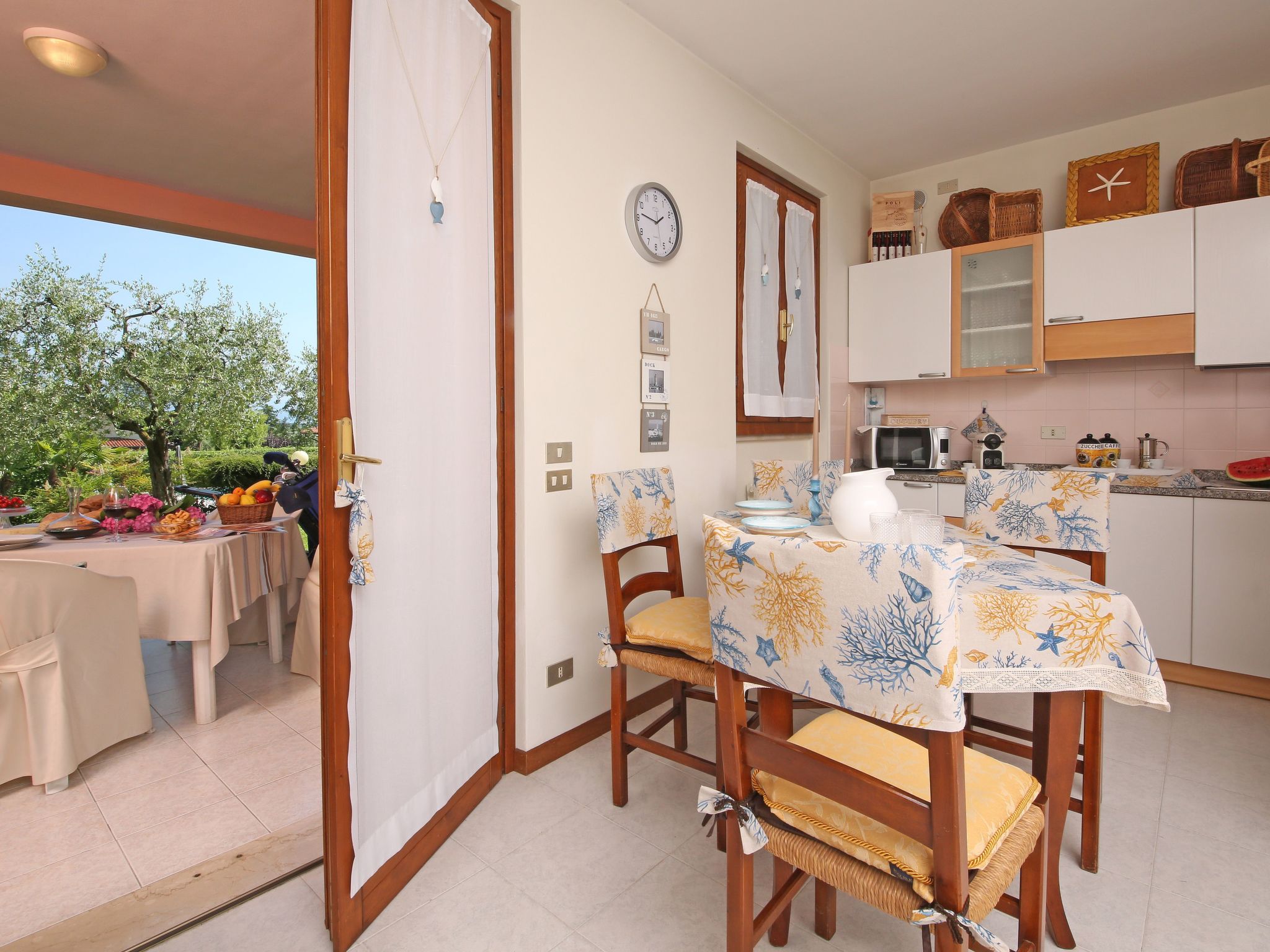 Photo of inmitten von Blumen N.2