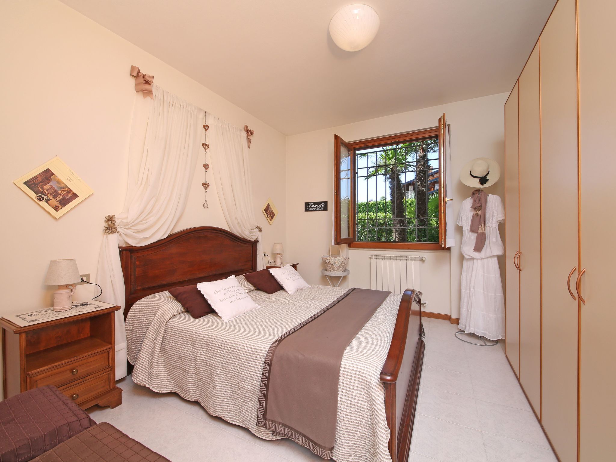 Photo of inmitten von Blumen N.2