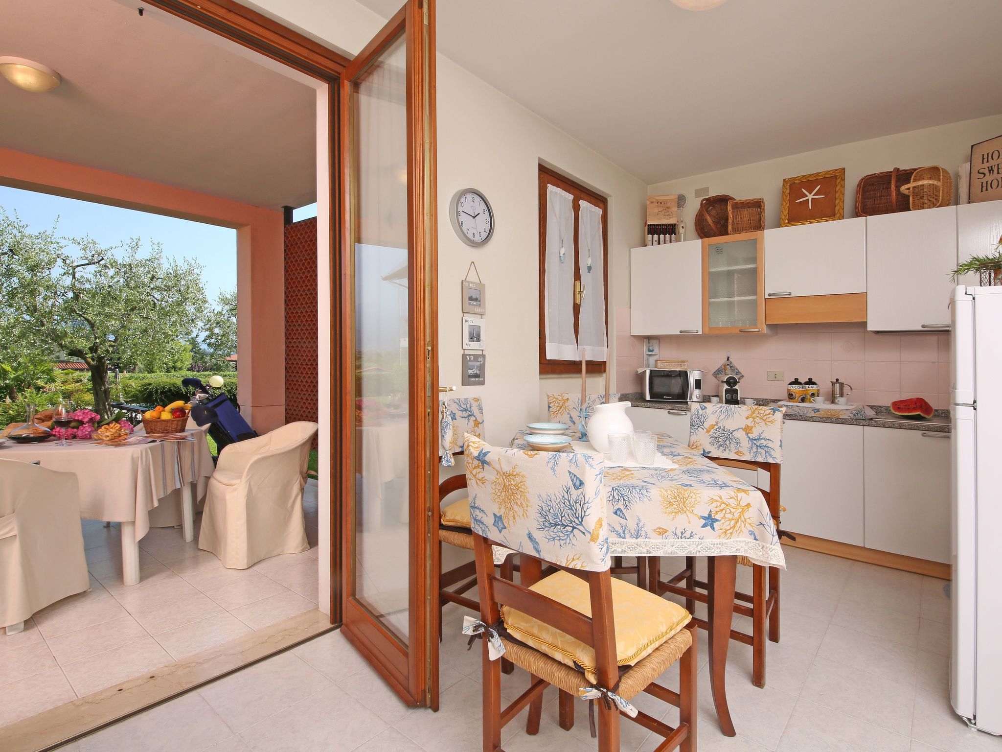 Photo of inmitten von Blumen N.2