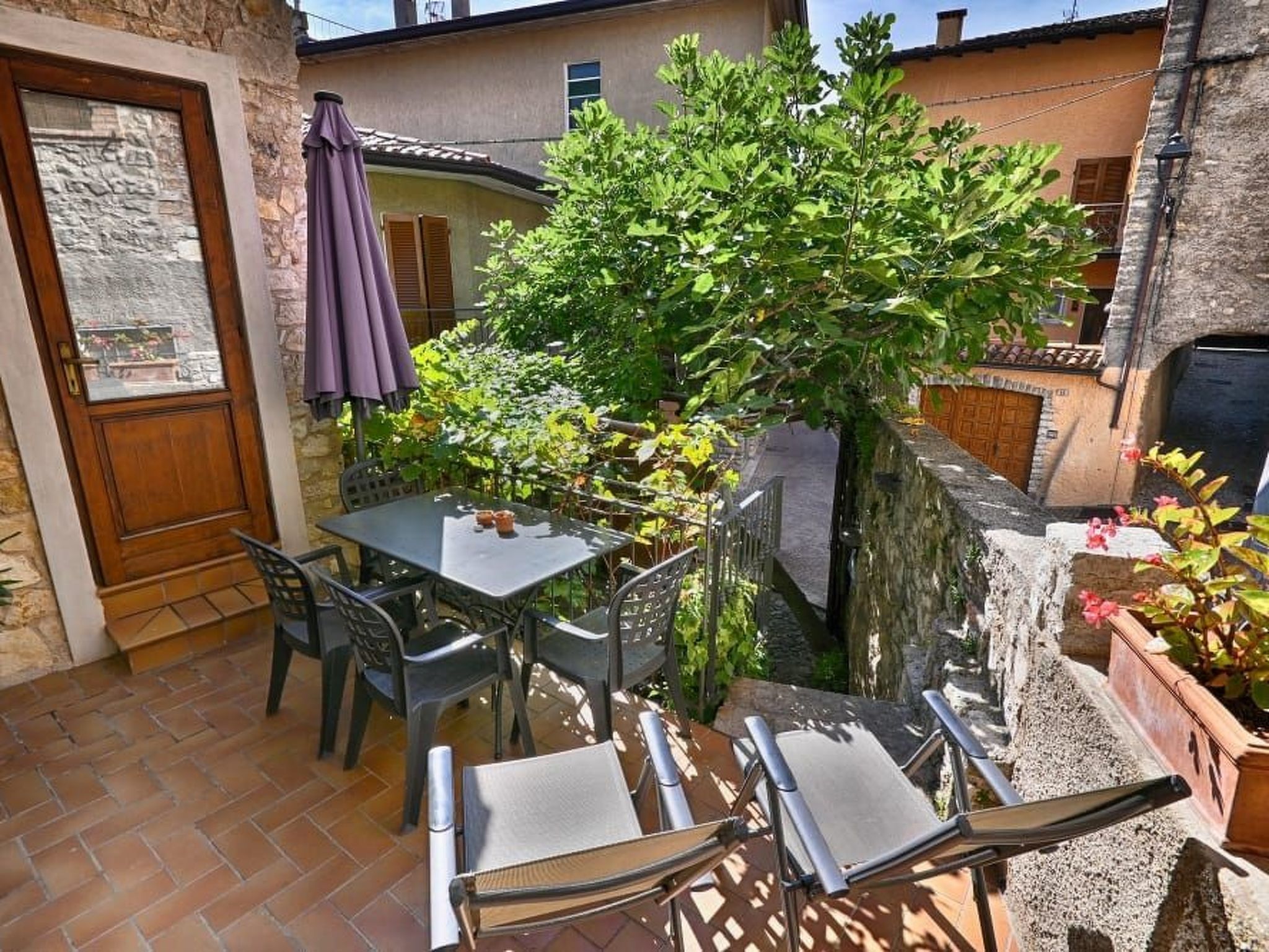 Maximaal 2 huisdieren/honden toegestaan. Discover the charm of the old farmhouse 'Fico', beautifully restored to preserve the unique characteristics of historic rural dwellings. Situated in the heart ..