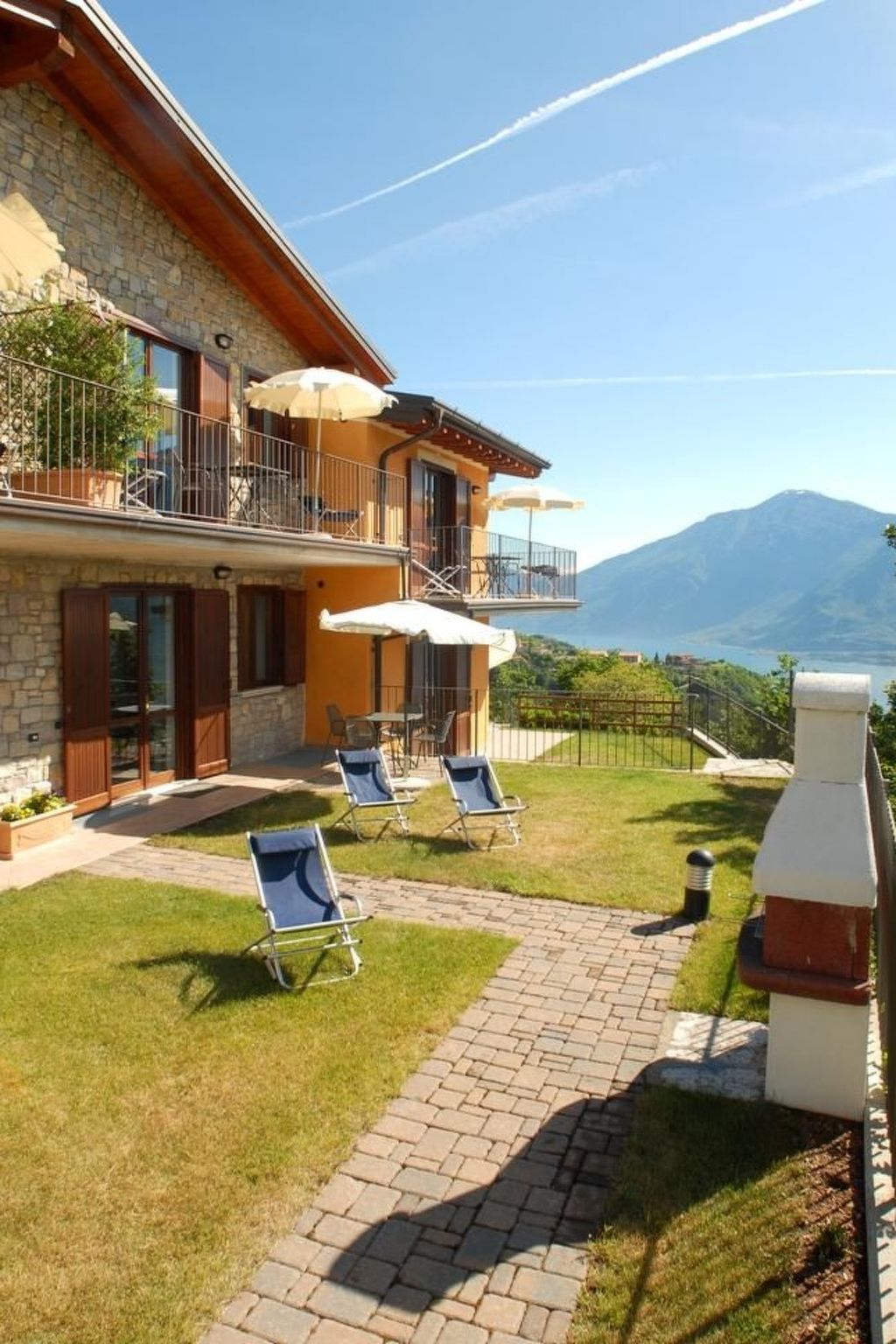 "Dreizimmerwohnung mit Balkon-Binnen