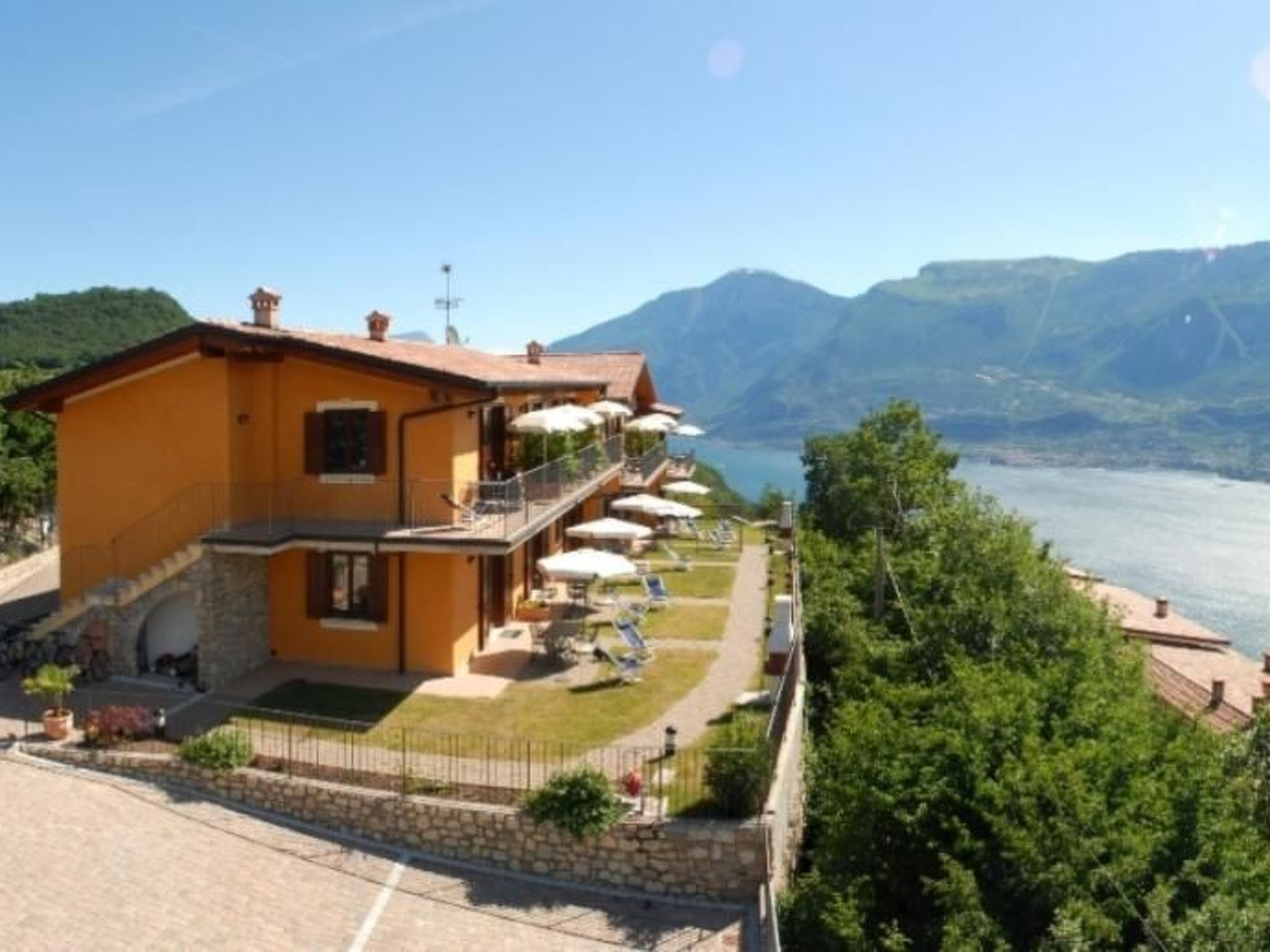 'Zwei-Zimmer-Balkon-Binnen