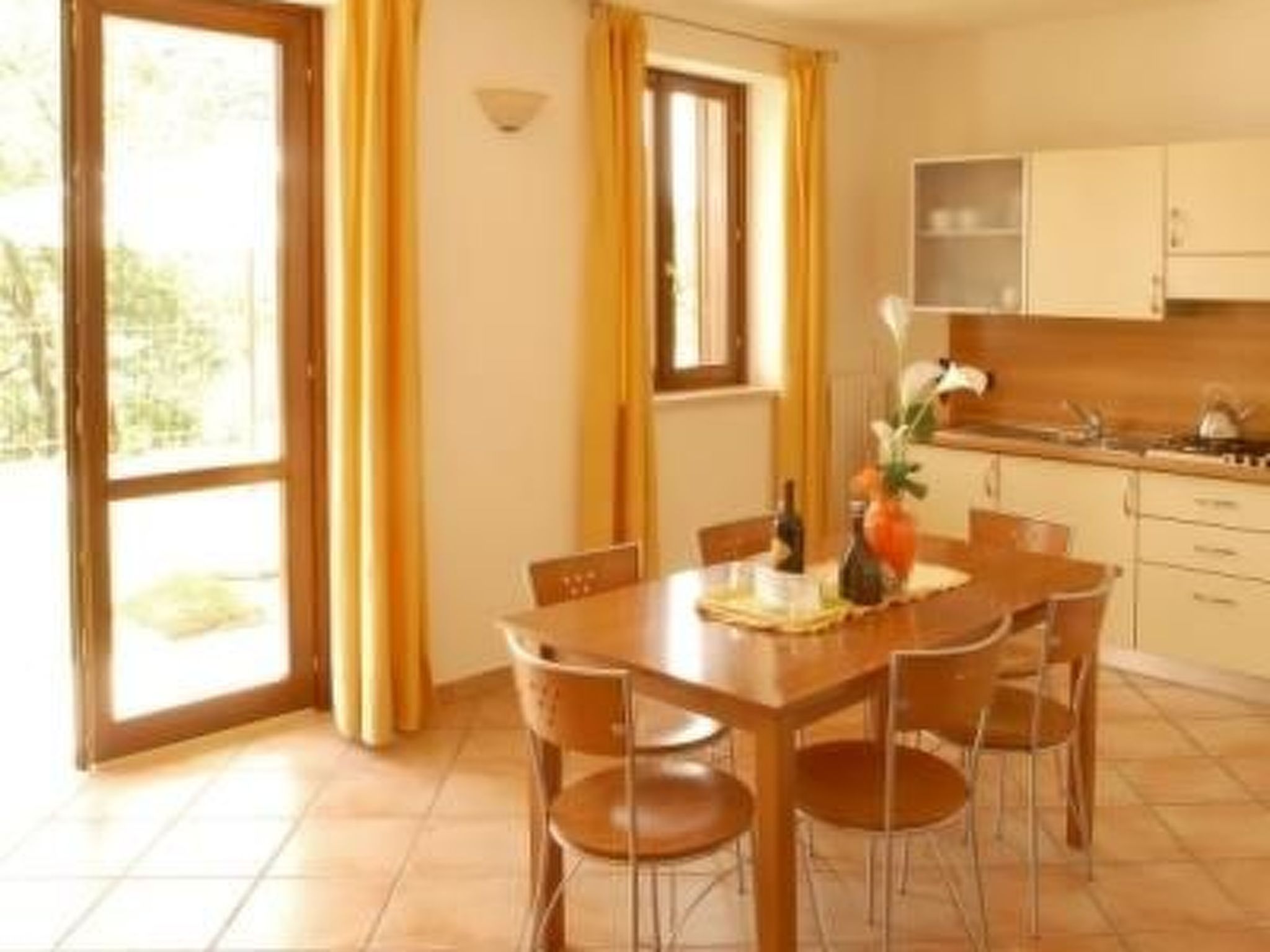 'Zwei-Zimmer-Balkon-Binnen