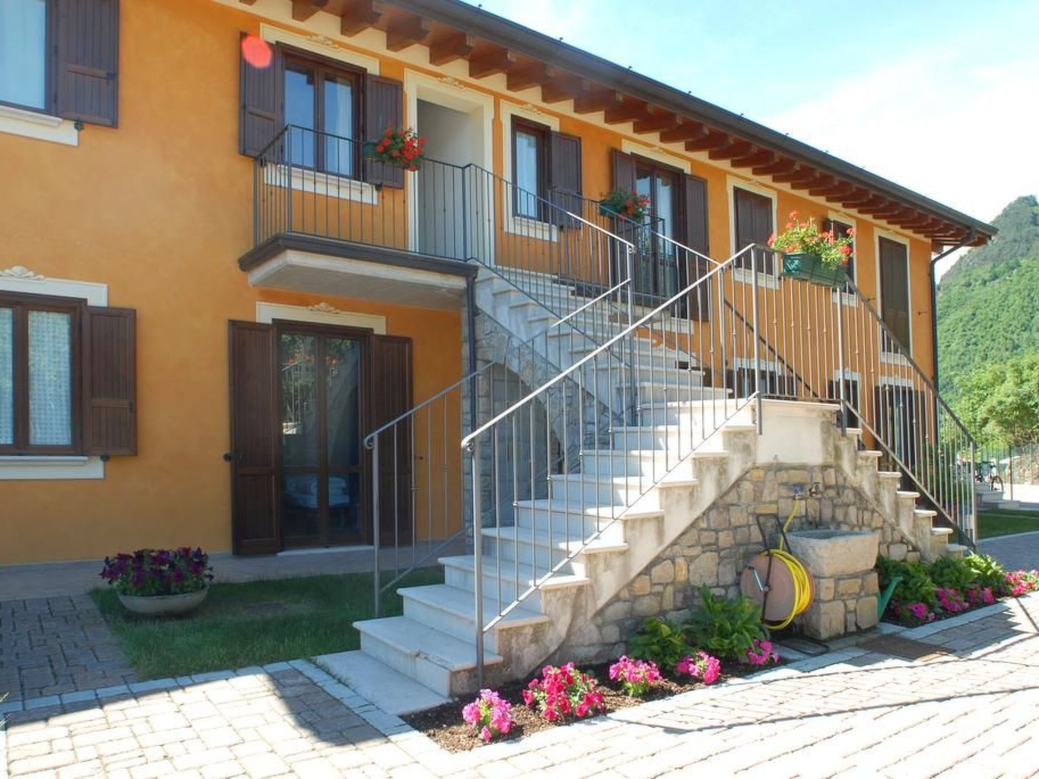 'Zwei-Zimmer-Balkon-Binnen