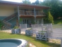 Wohnung mit Grill, Pool und Terrasse
