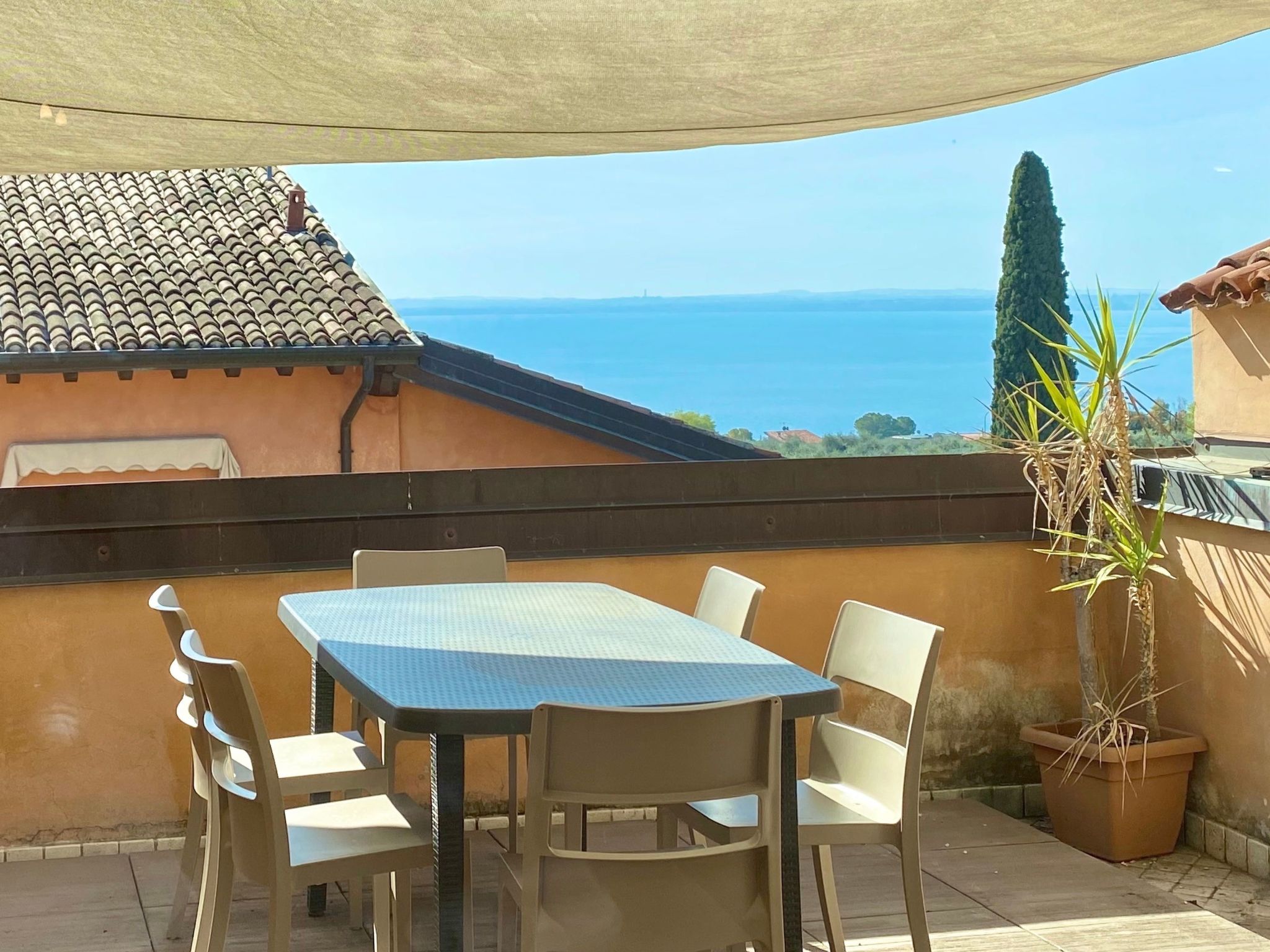 Wohnung mit privatem Garten und schöner Aussicht-Binnen