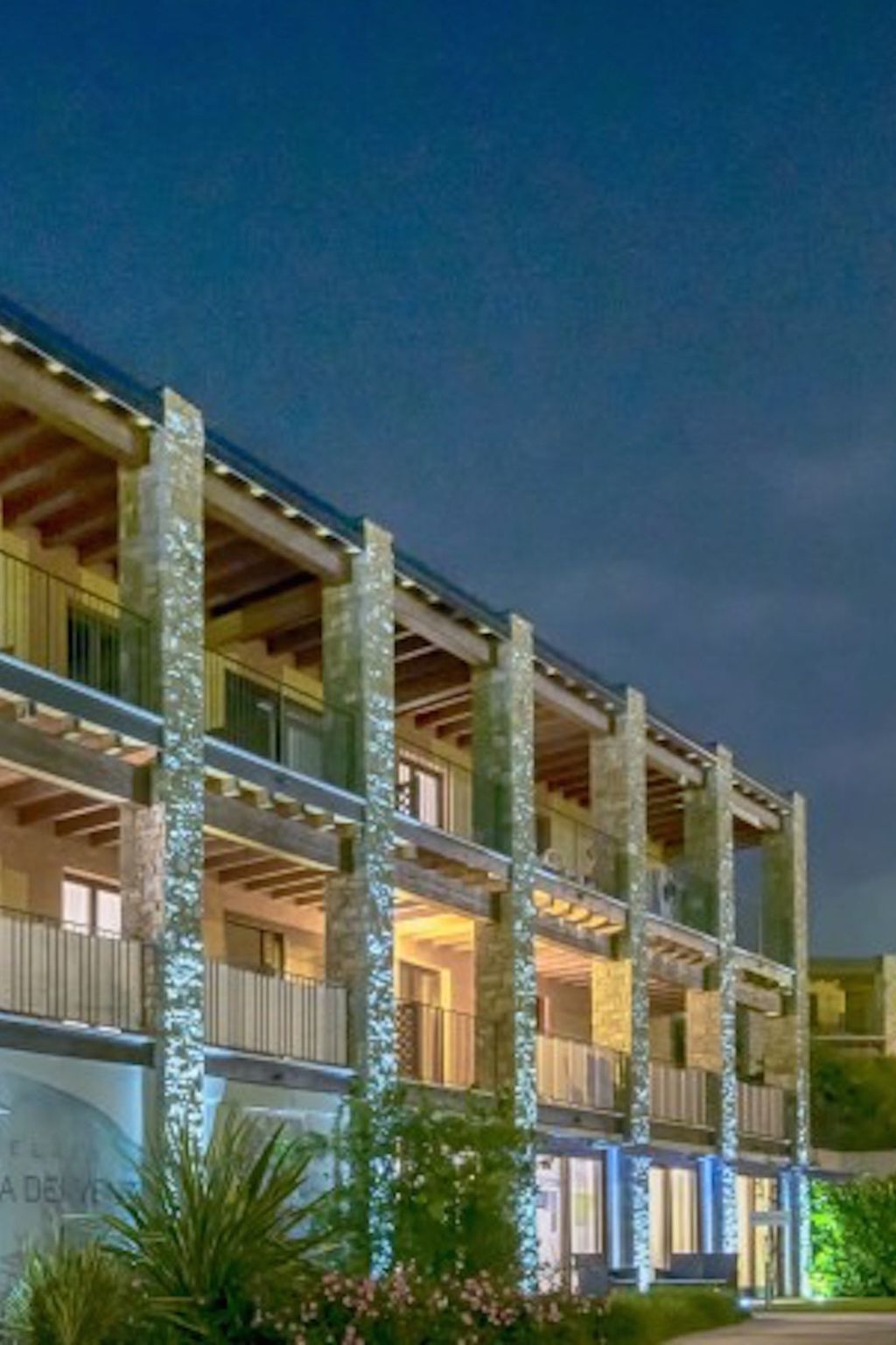 Wohnung mit Balkon, Schwimmbad und Seeblick-Binnen