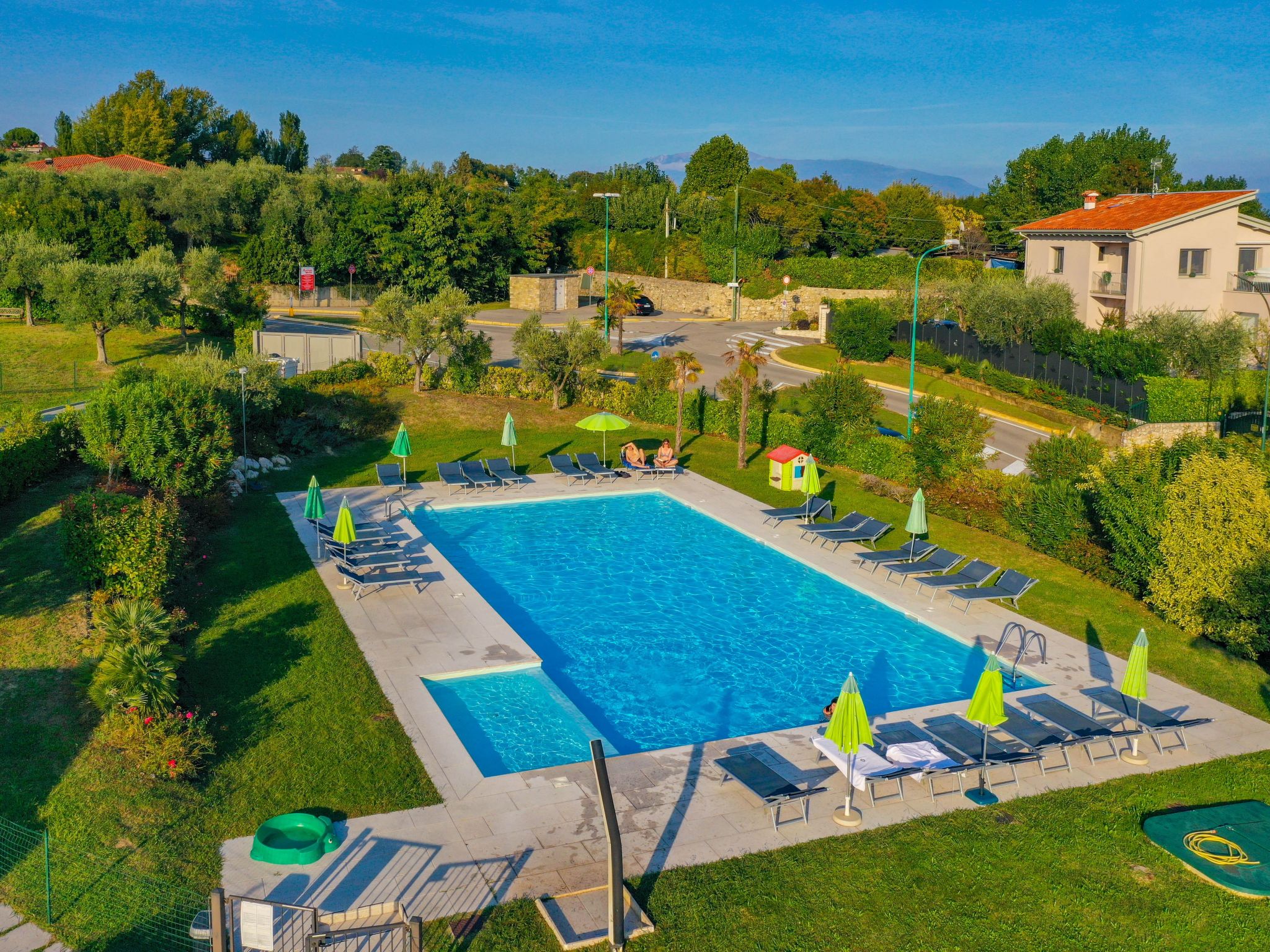 Wohnung mit Balkon, Schwimmbad und Seeblick-Binnen